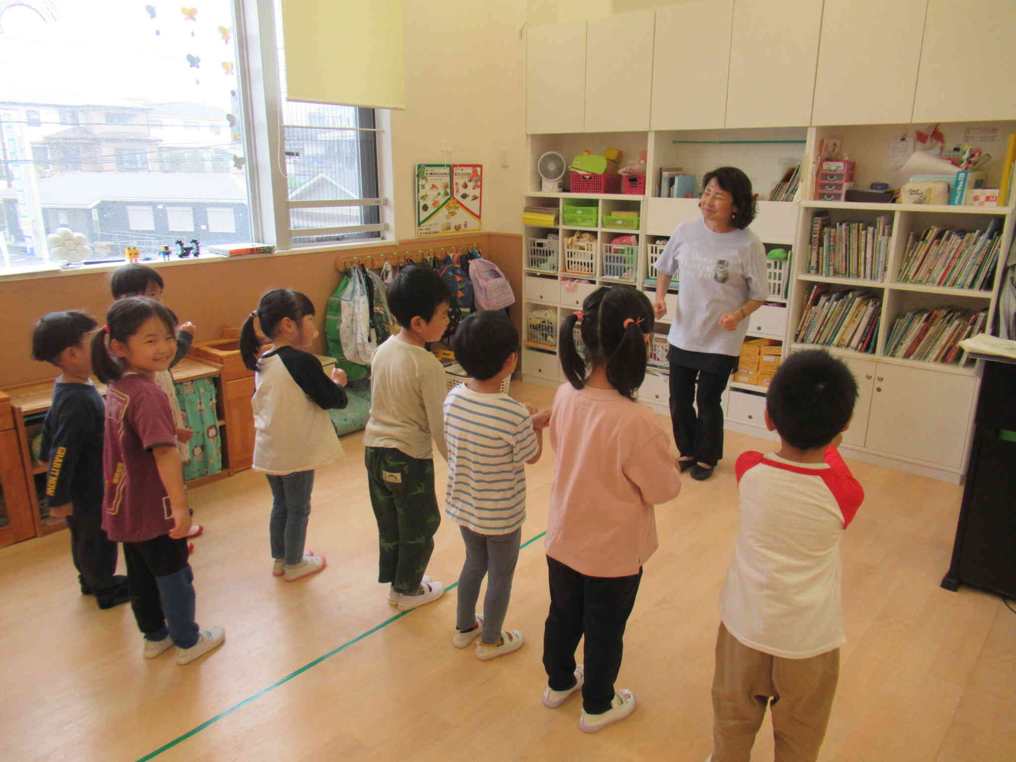 体でリズムをとります。（４歳児クラス：ぱんだ組）