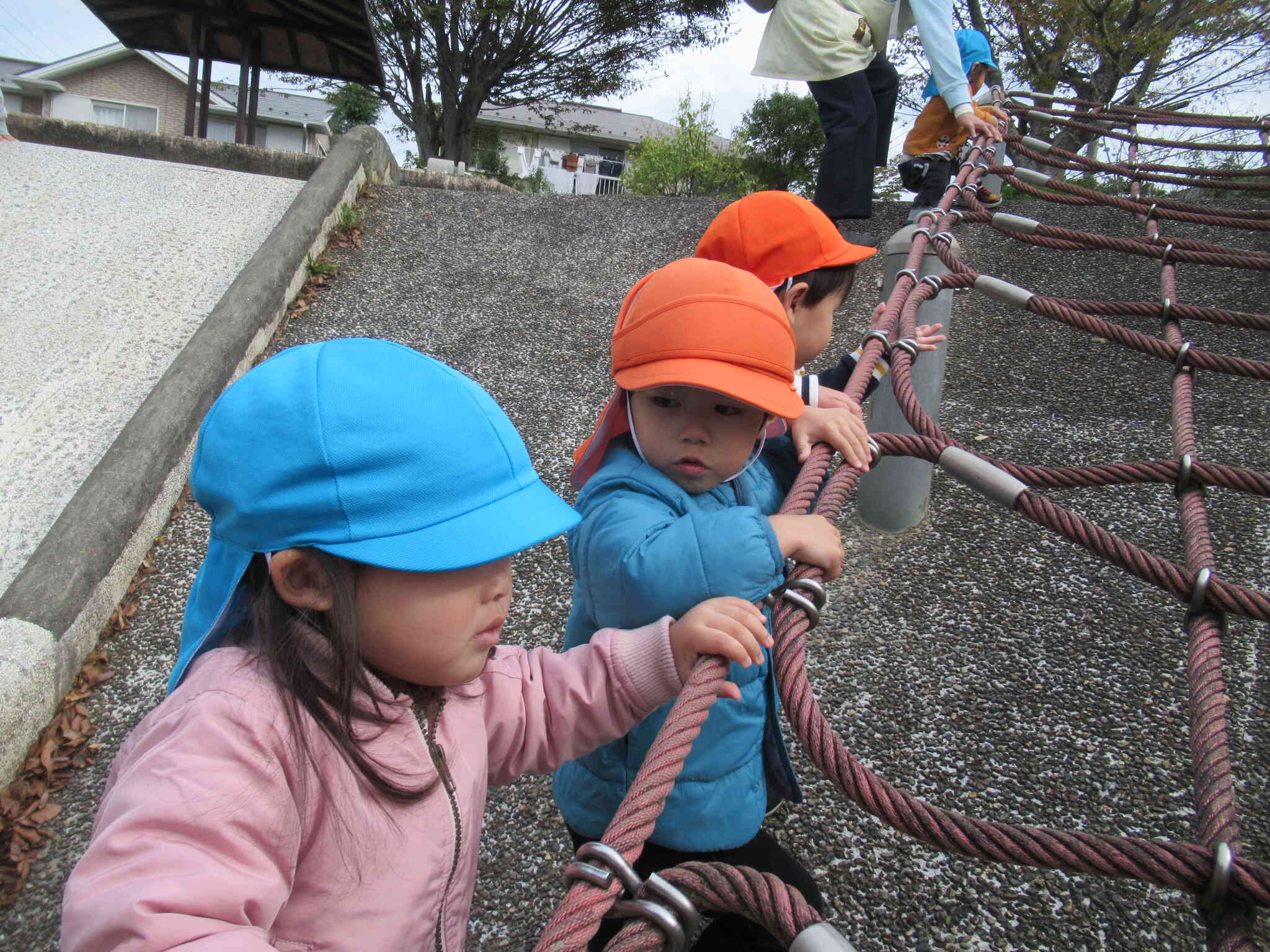 おもいっきり戸外活動！【1歳児クラス：あひる組】