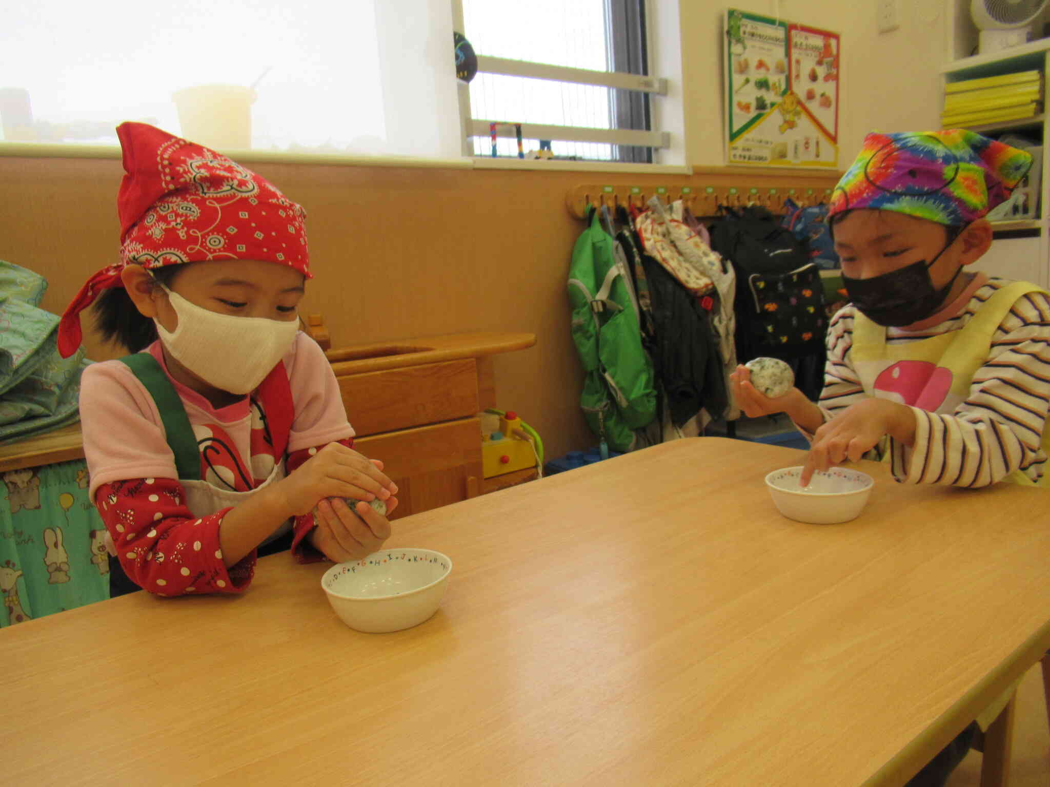 三角におにぎりにぎれるかな？