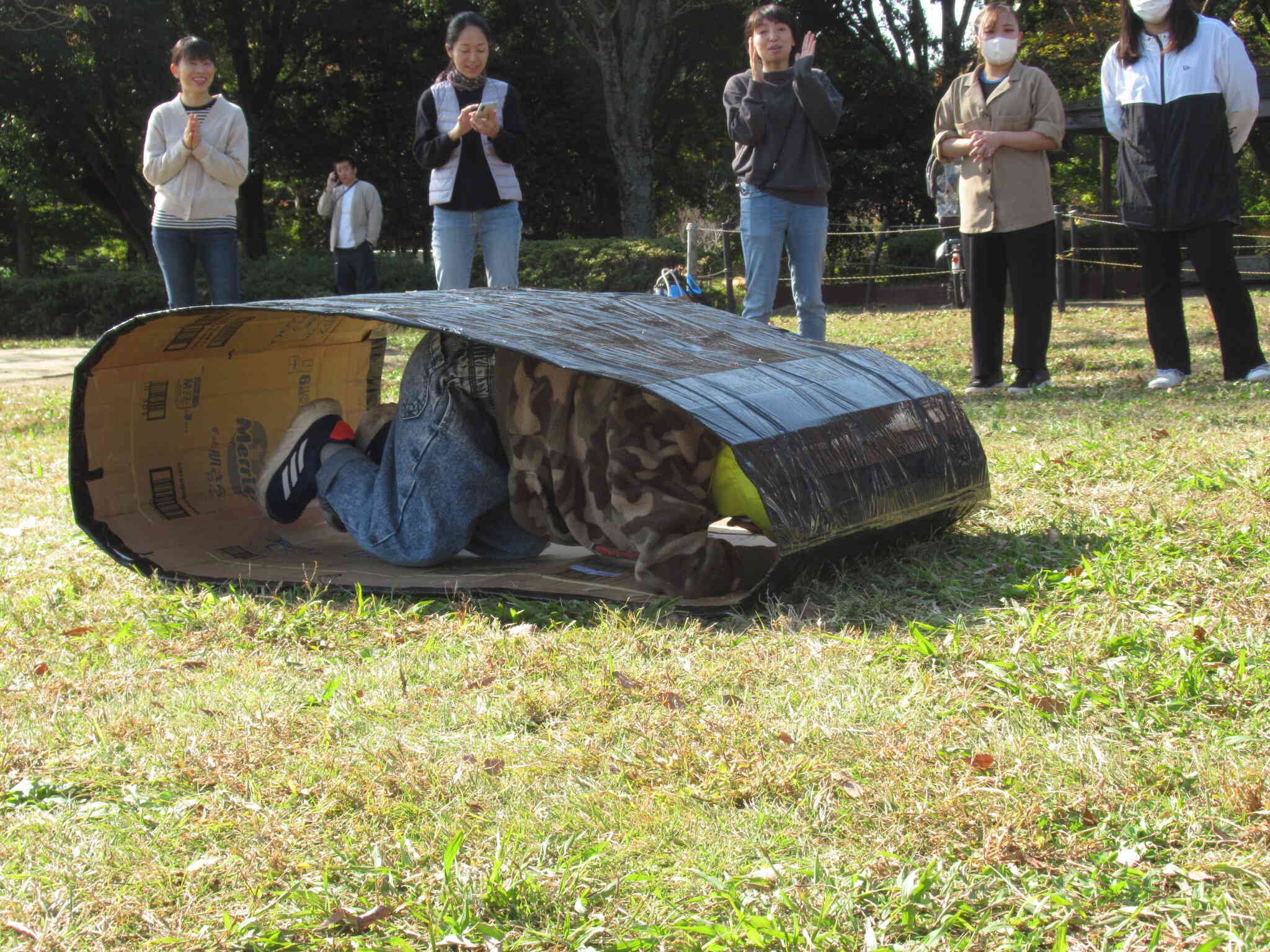 たくさんの声援の中、キャタピラを走らせます！