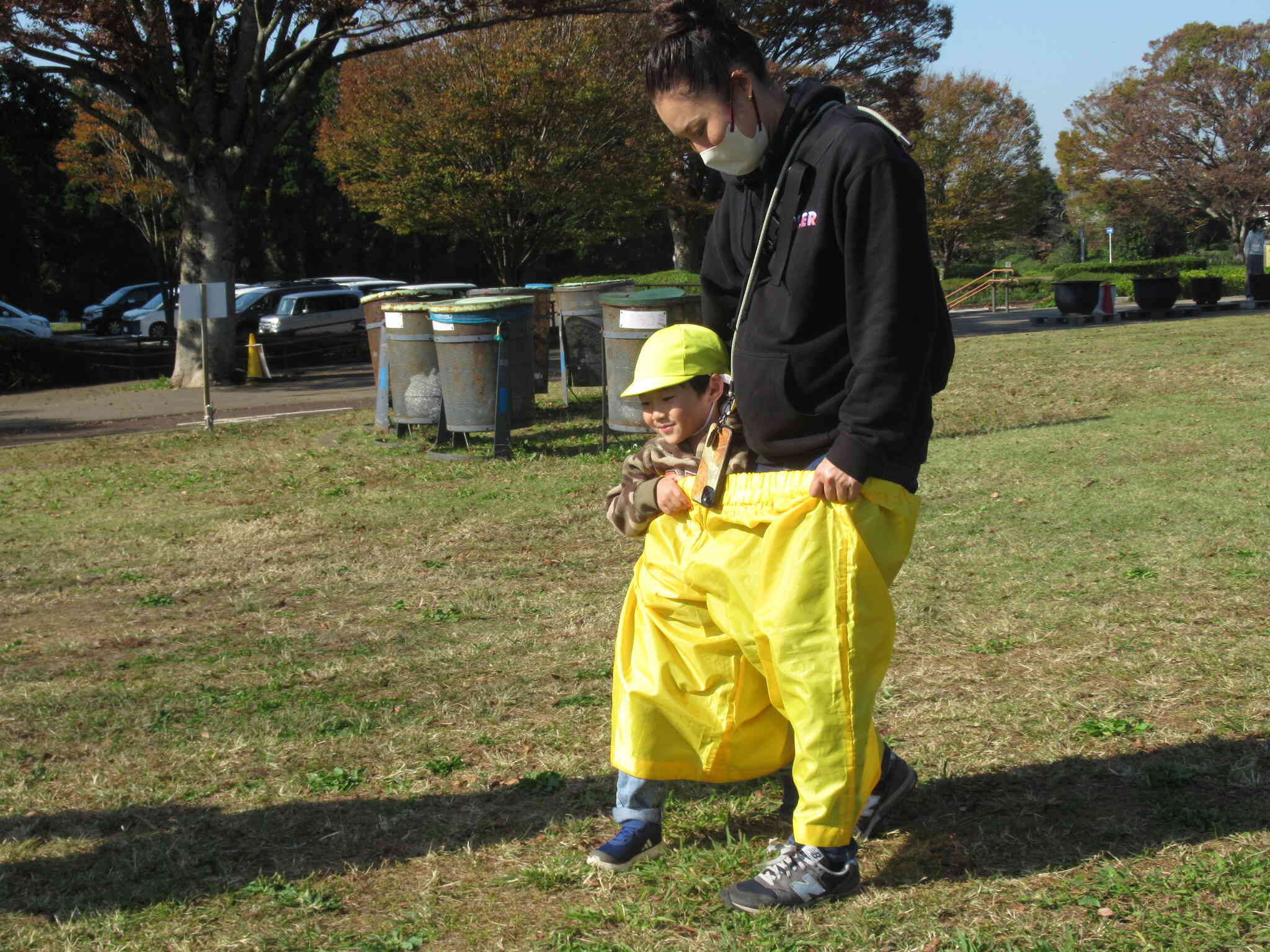 おかあさんと一緒にデカパンを履いて走ります！