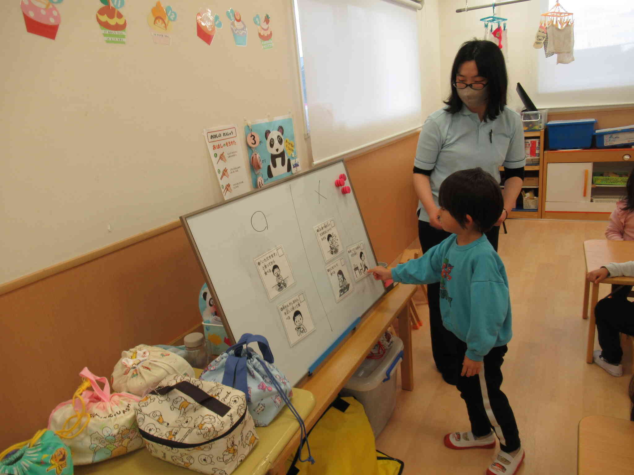 カードを使って〇✖クイズにこたえていきます！