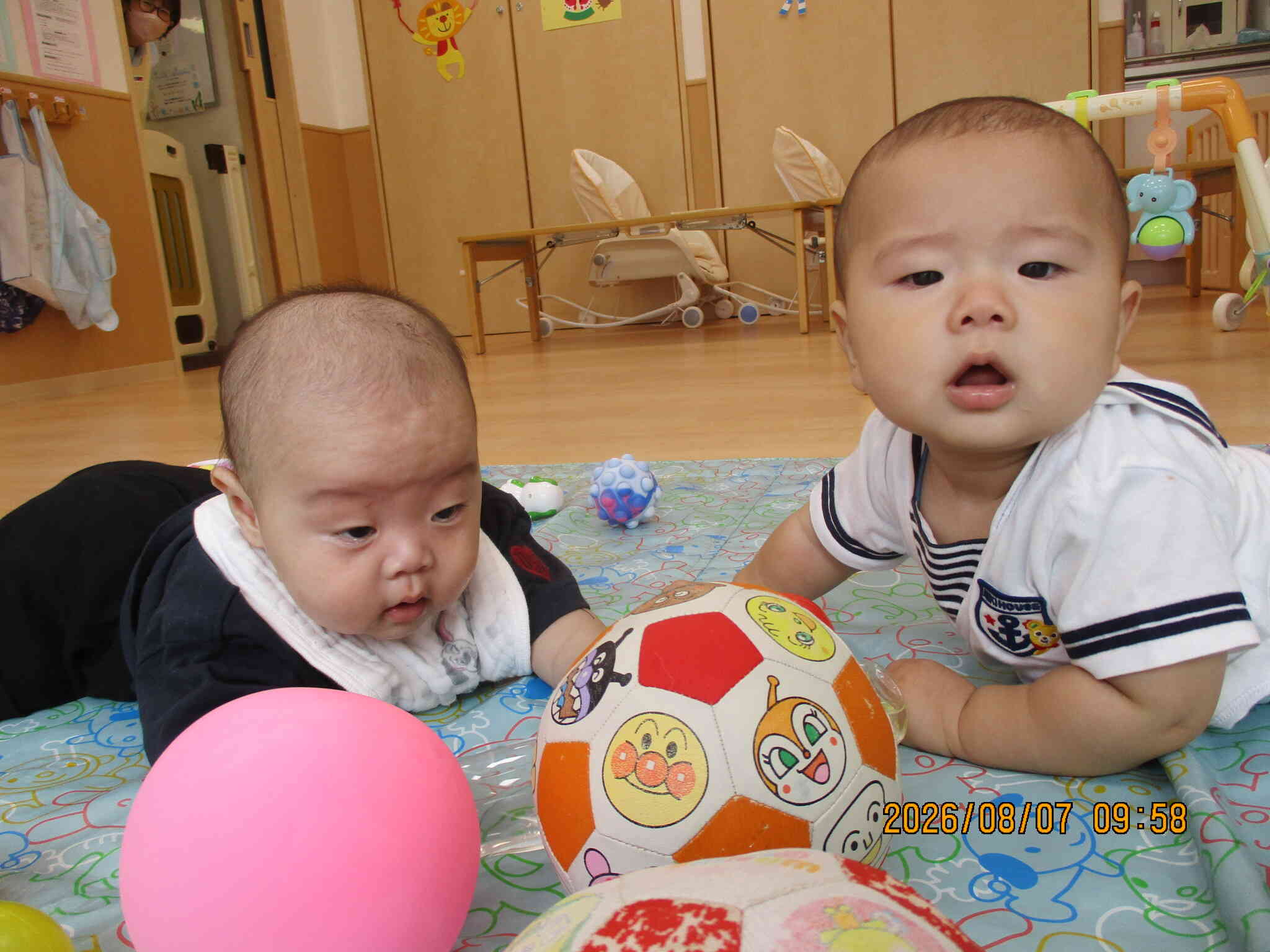 おもいっきり保育室であそびましょ！【０歳児クラス：ひよこ組】