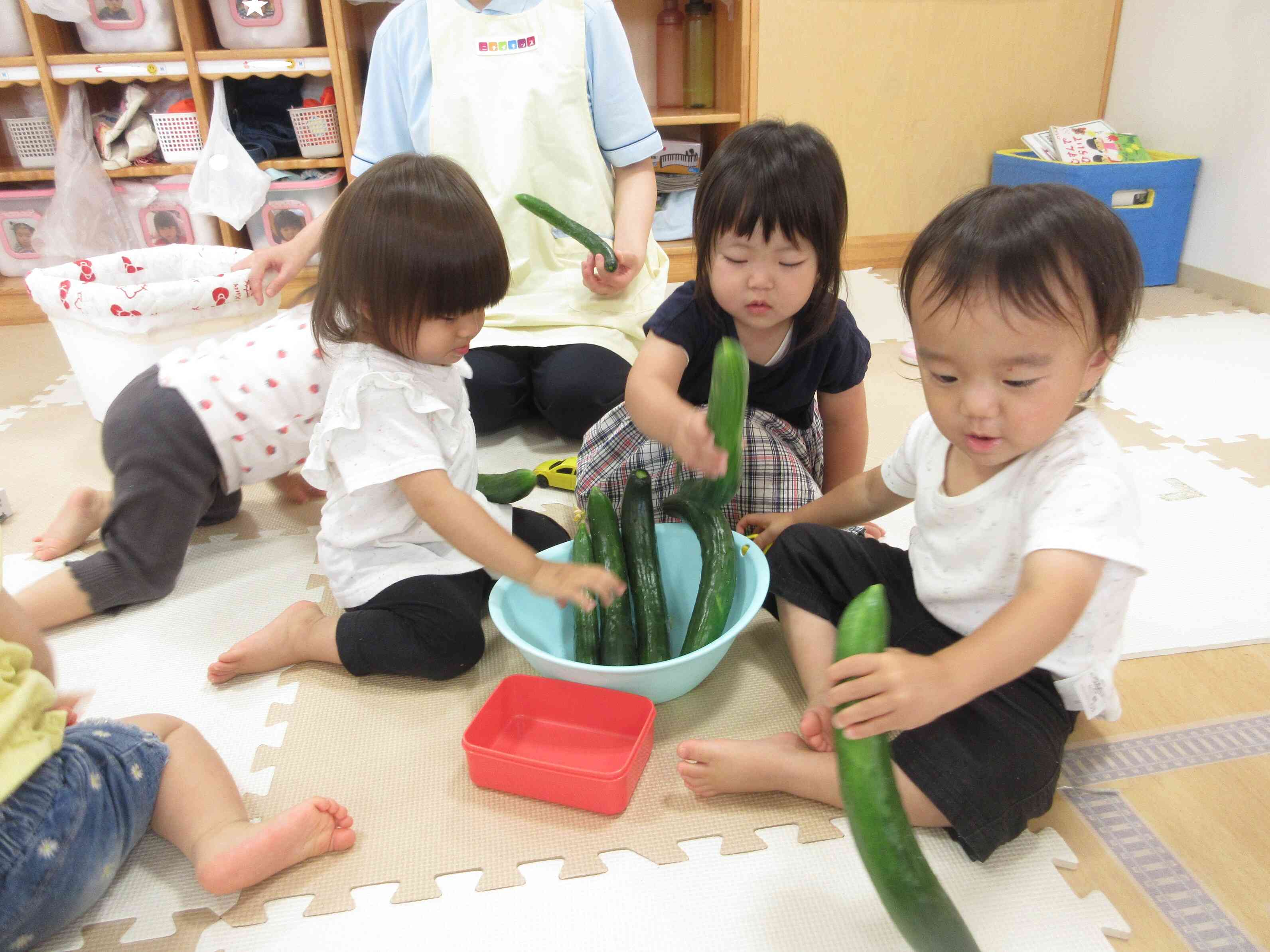あひる組（1歳児）さんにも見せてあげました