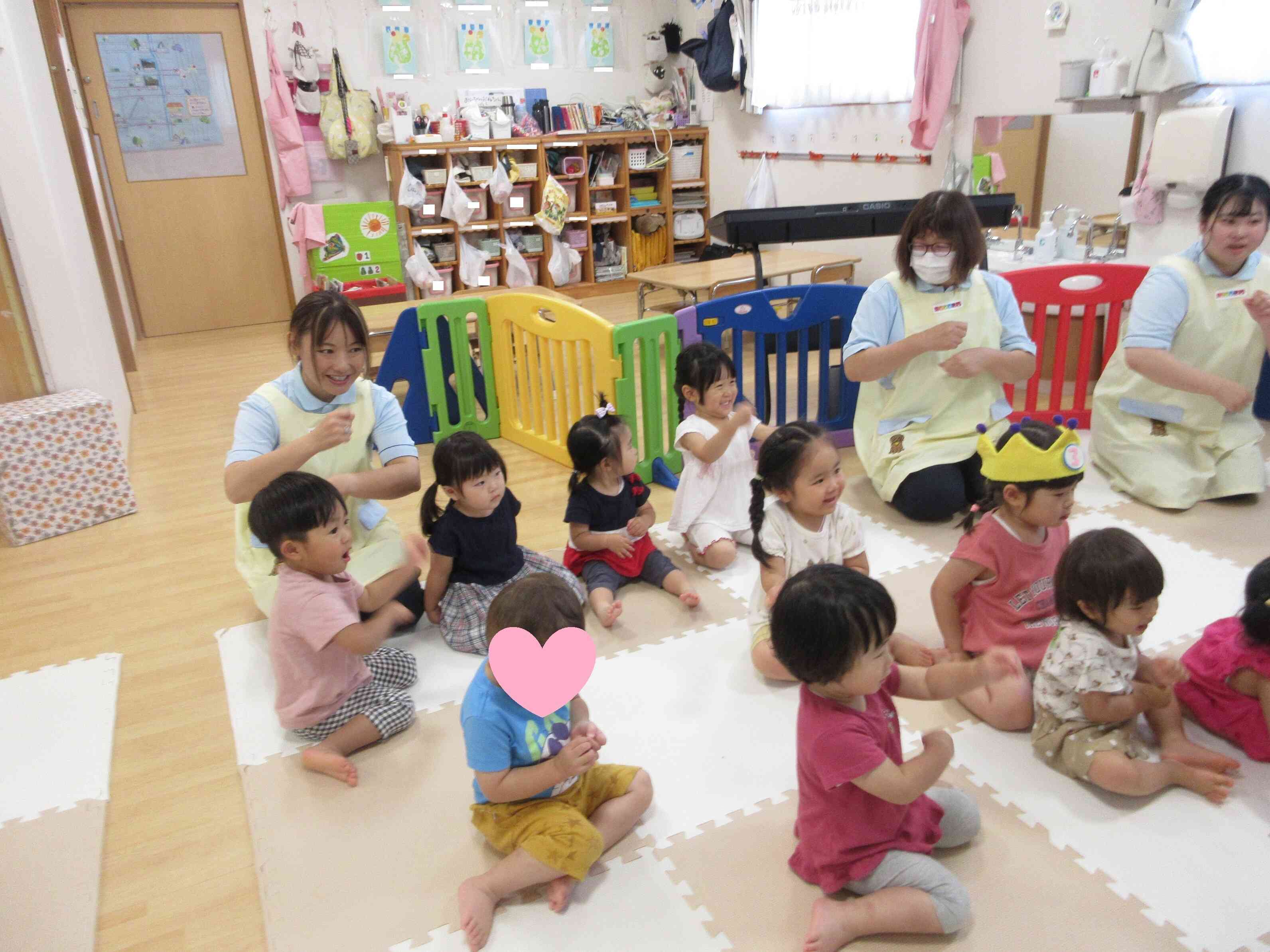 大きな絵本、、、何かな?