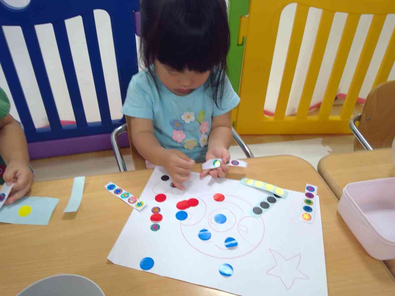 アンパンマンにペタペタ