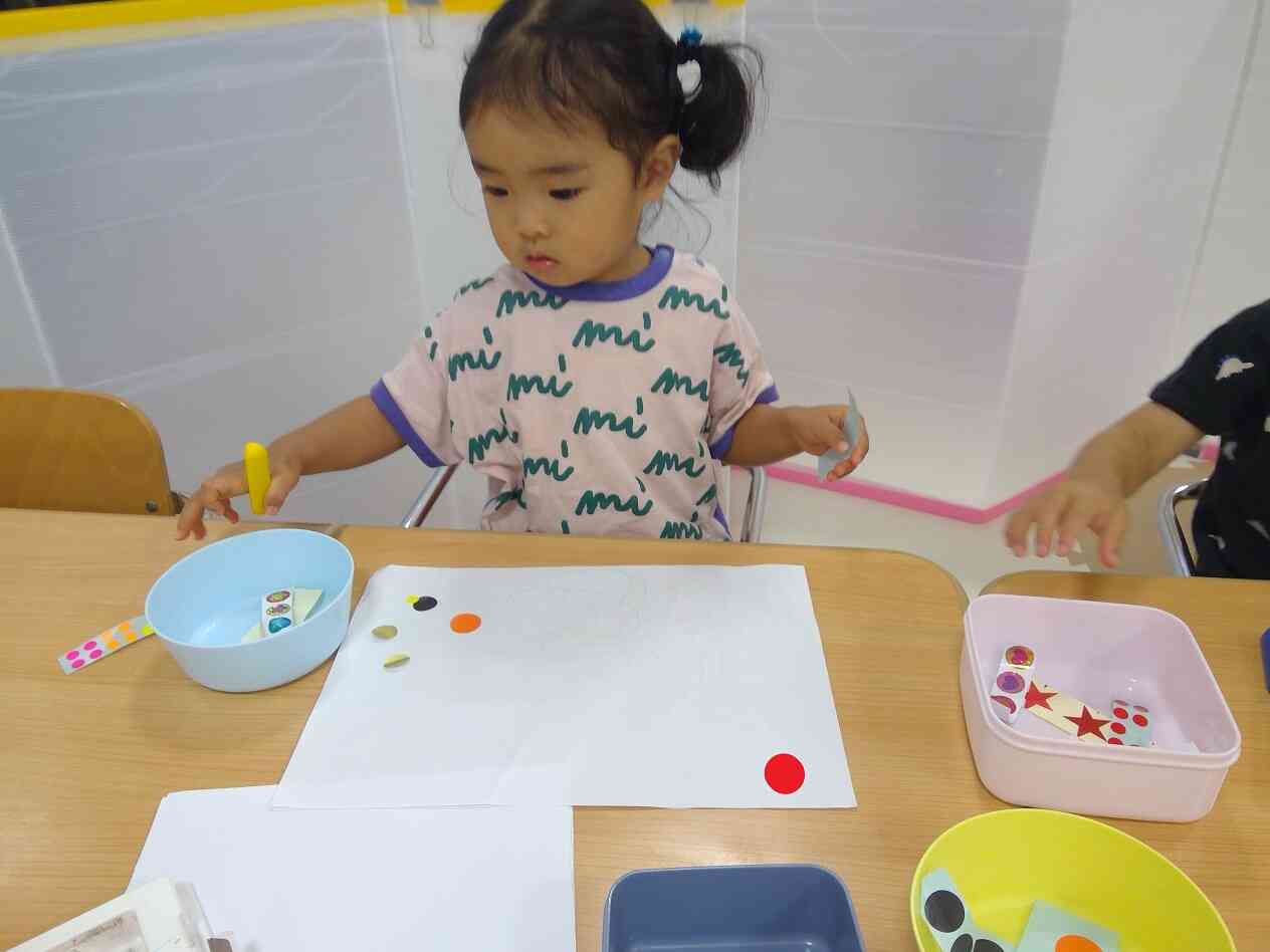 ぬりぬりとペタペタ両方やるよ