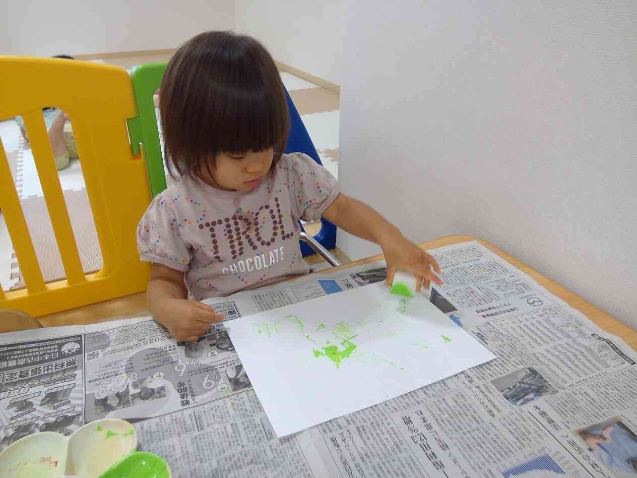 あひる組(１歳児)～9月の制作の様子～