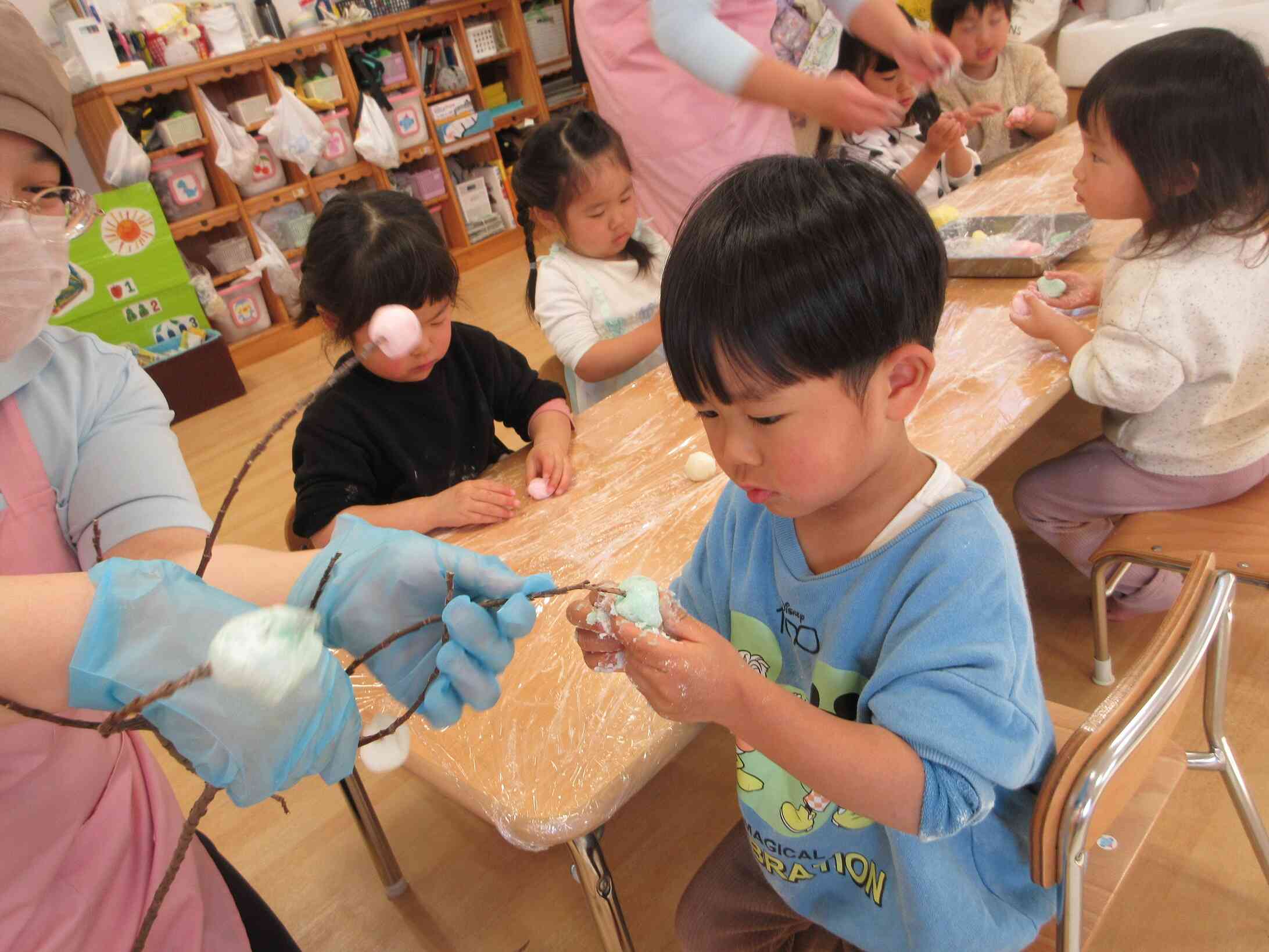 1月の食育～まゆだまを飾ろう～