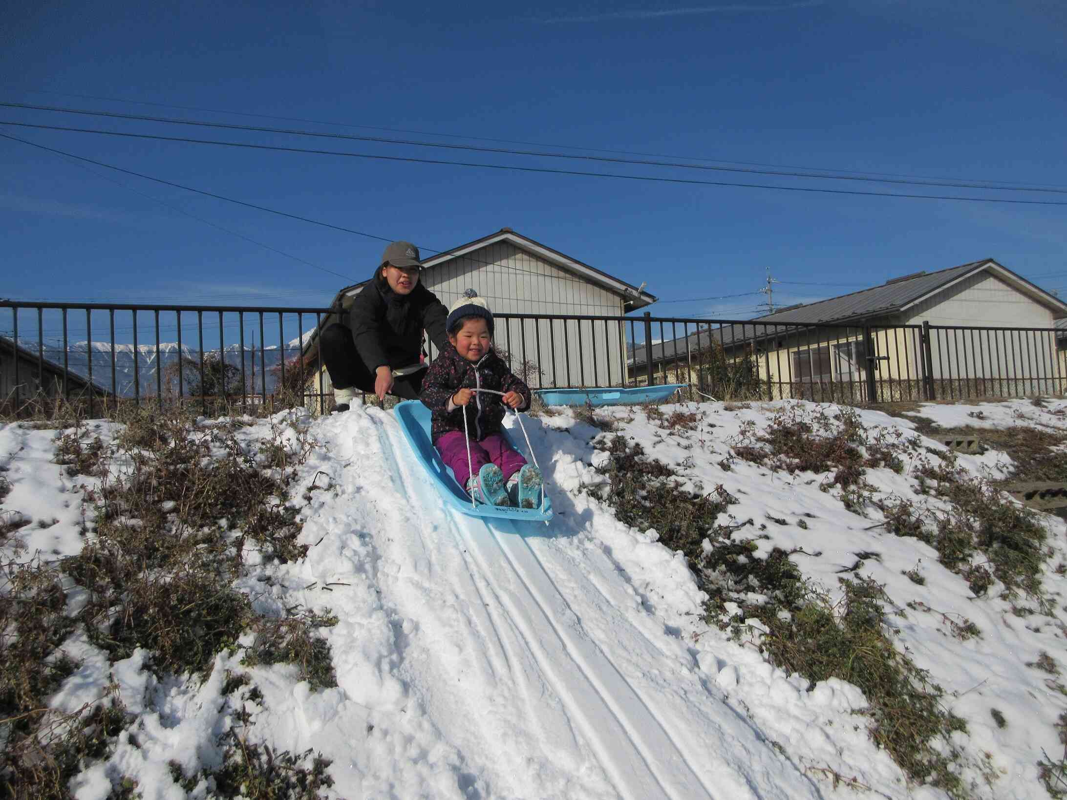 ゆ～きやこんこ♪