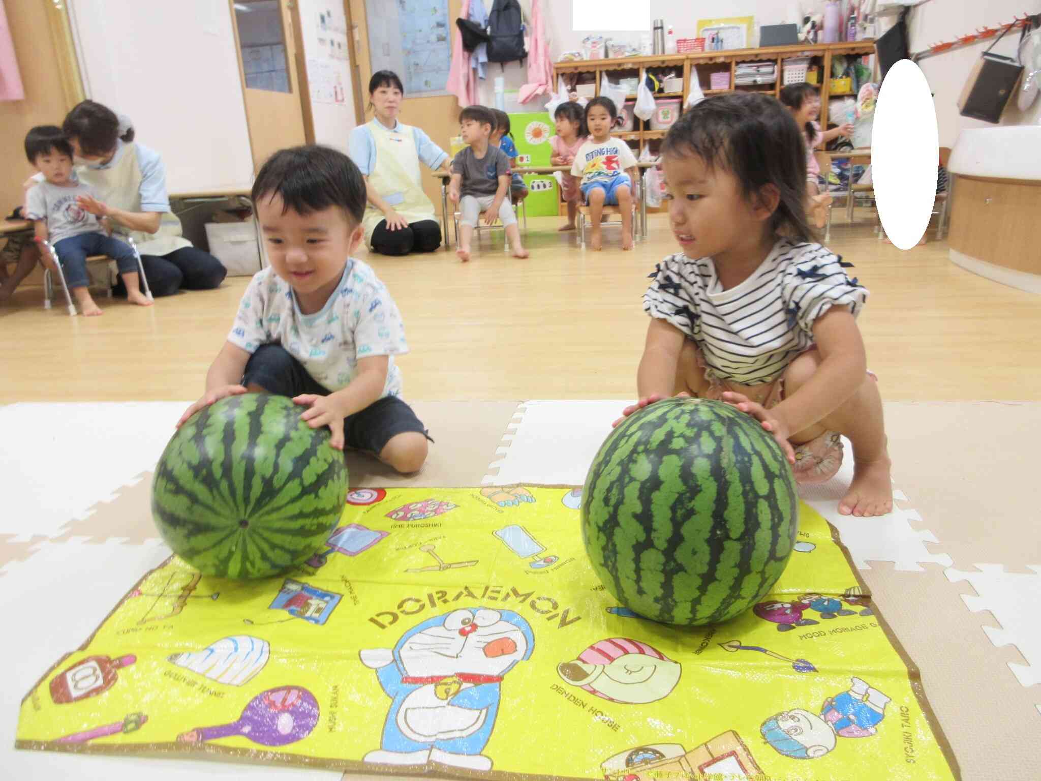 7月の食育「すいか割りをしたよ!」