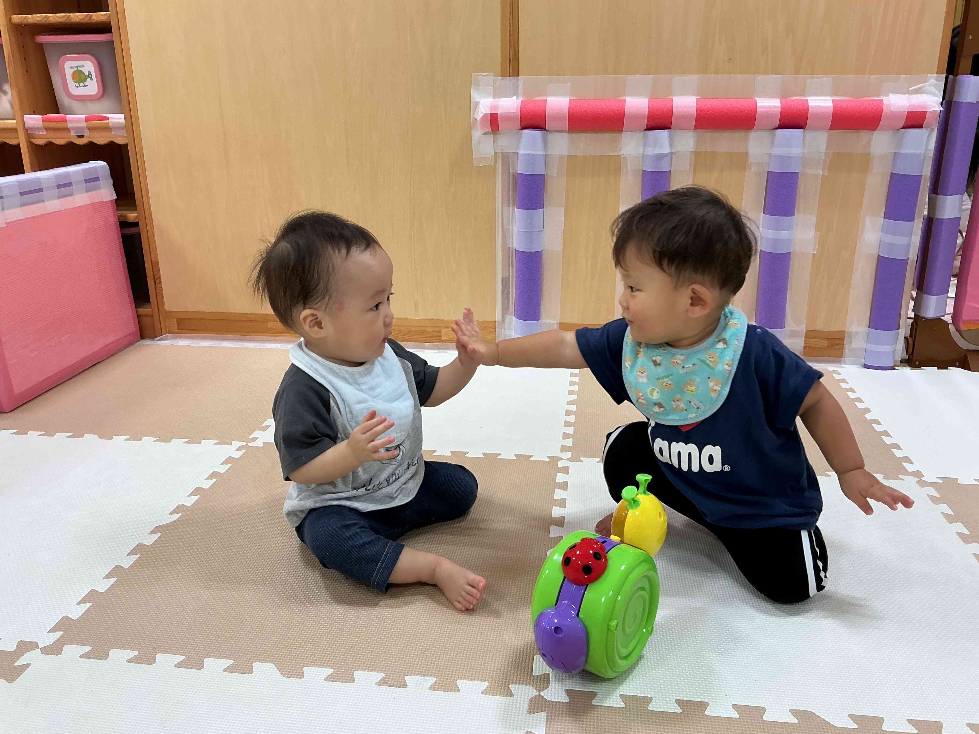 ハイタッチ