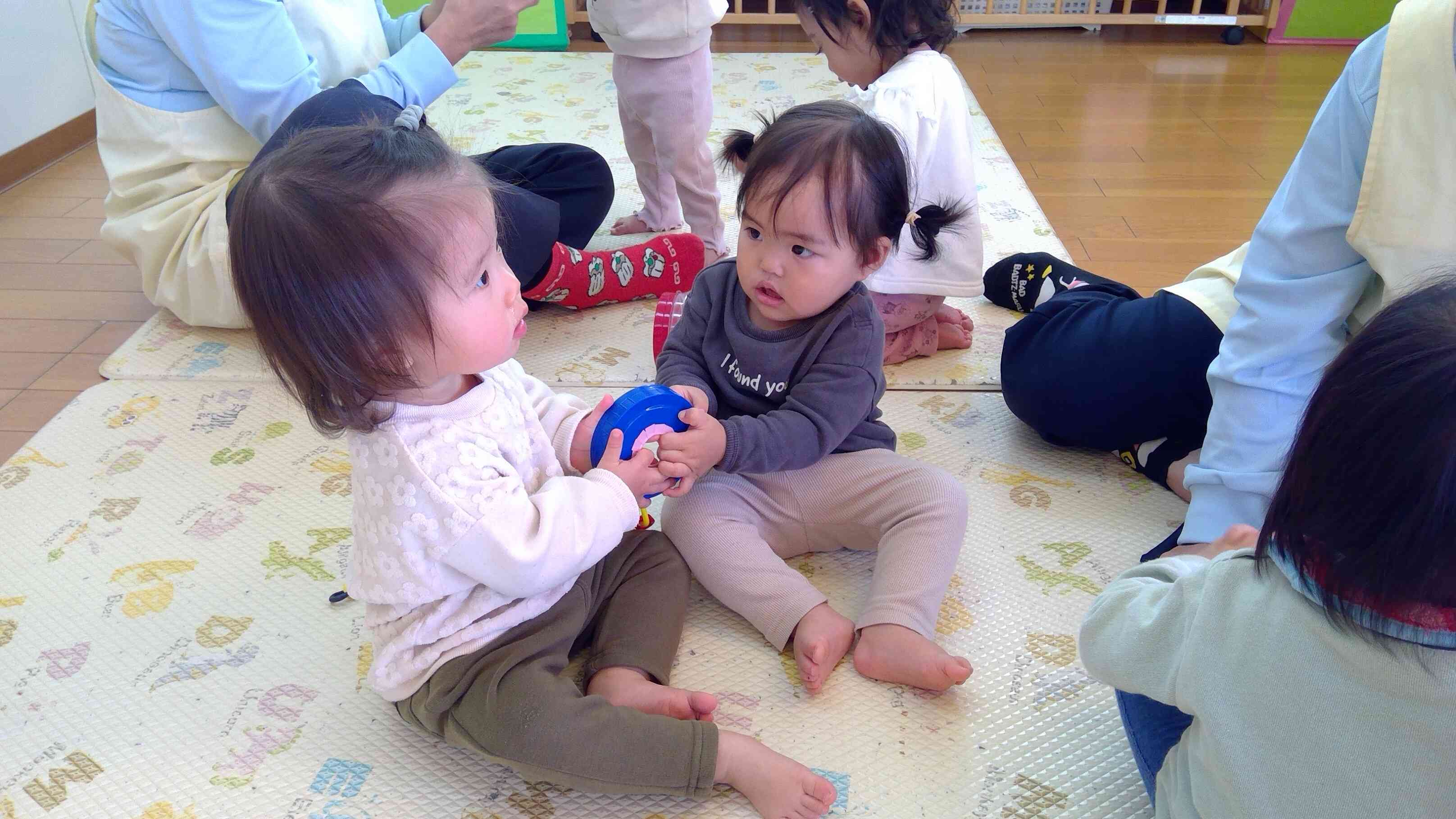 これ、ほーしーいー。