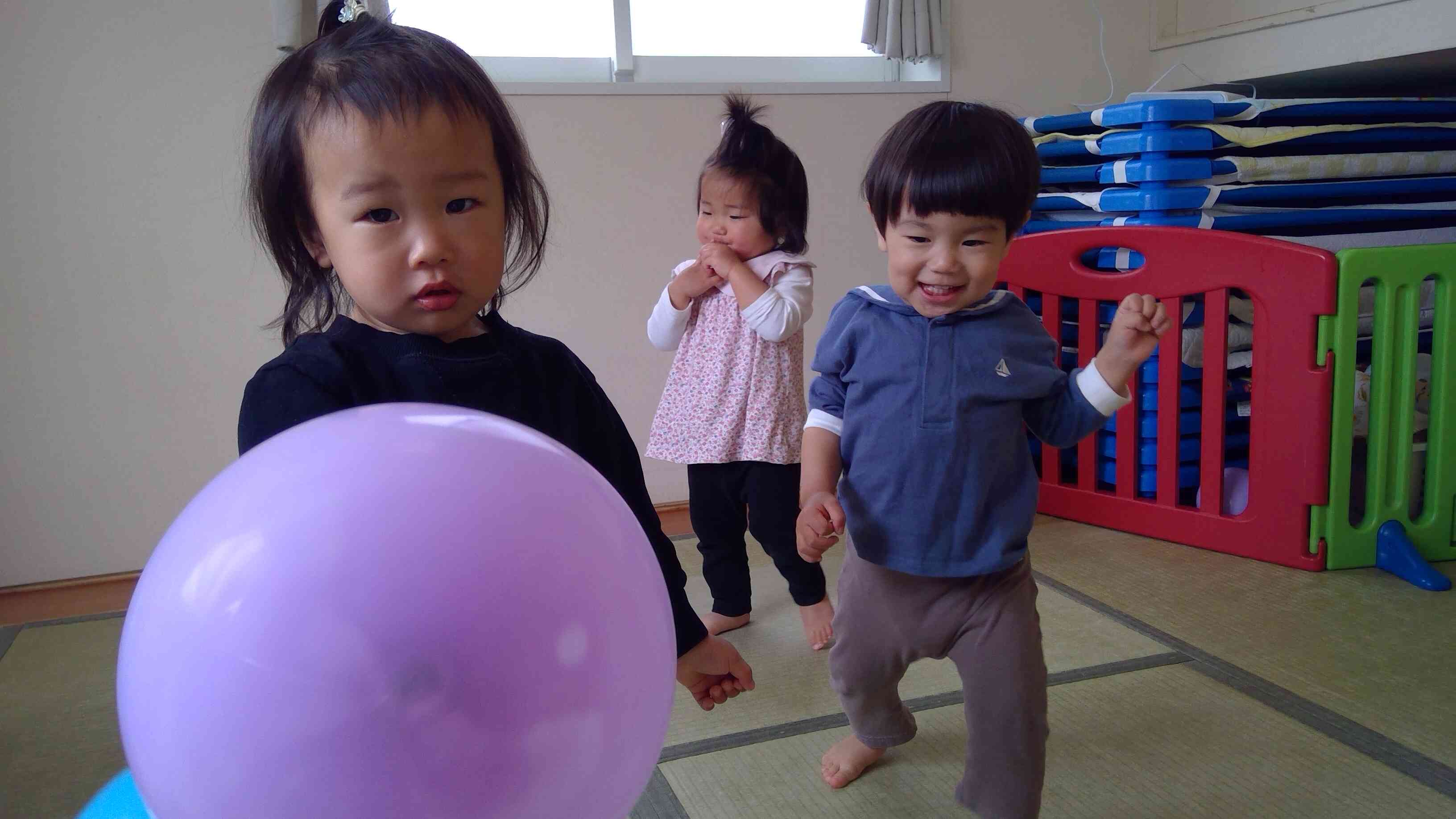 風船 ☆風船あそび☆｜ニチイキッズコザ高通り保育園｜ニチイキッズ