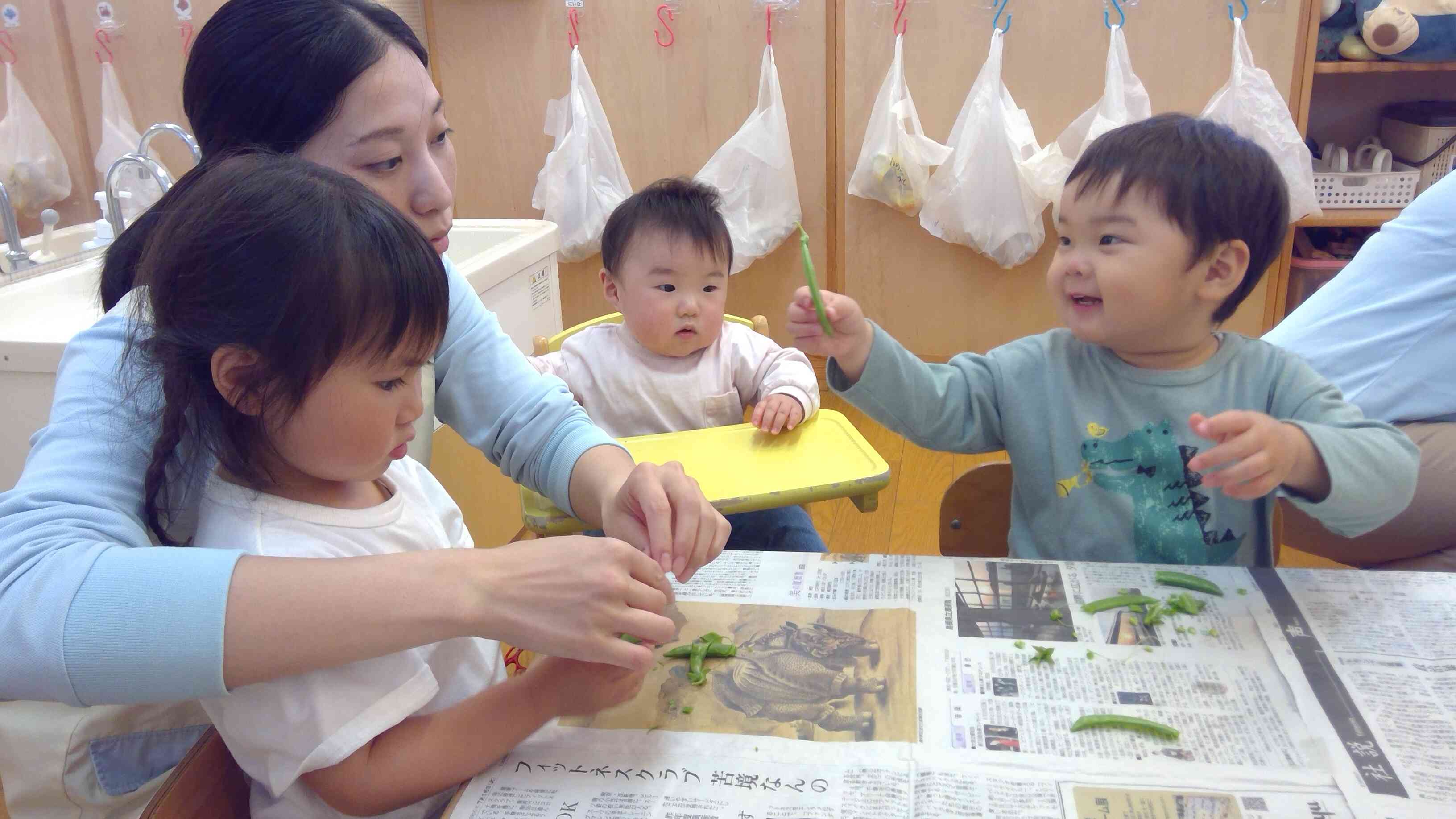 「これは甘くておいしいスナップエンドウだよー」