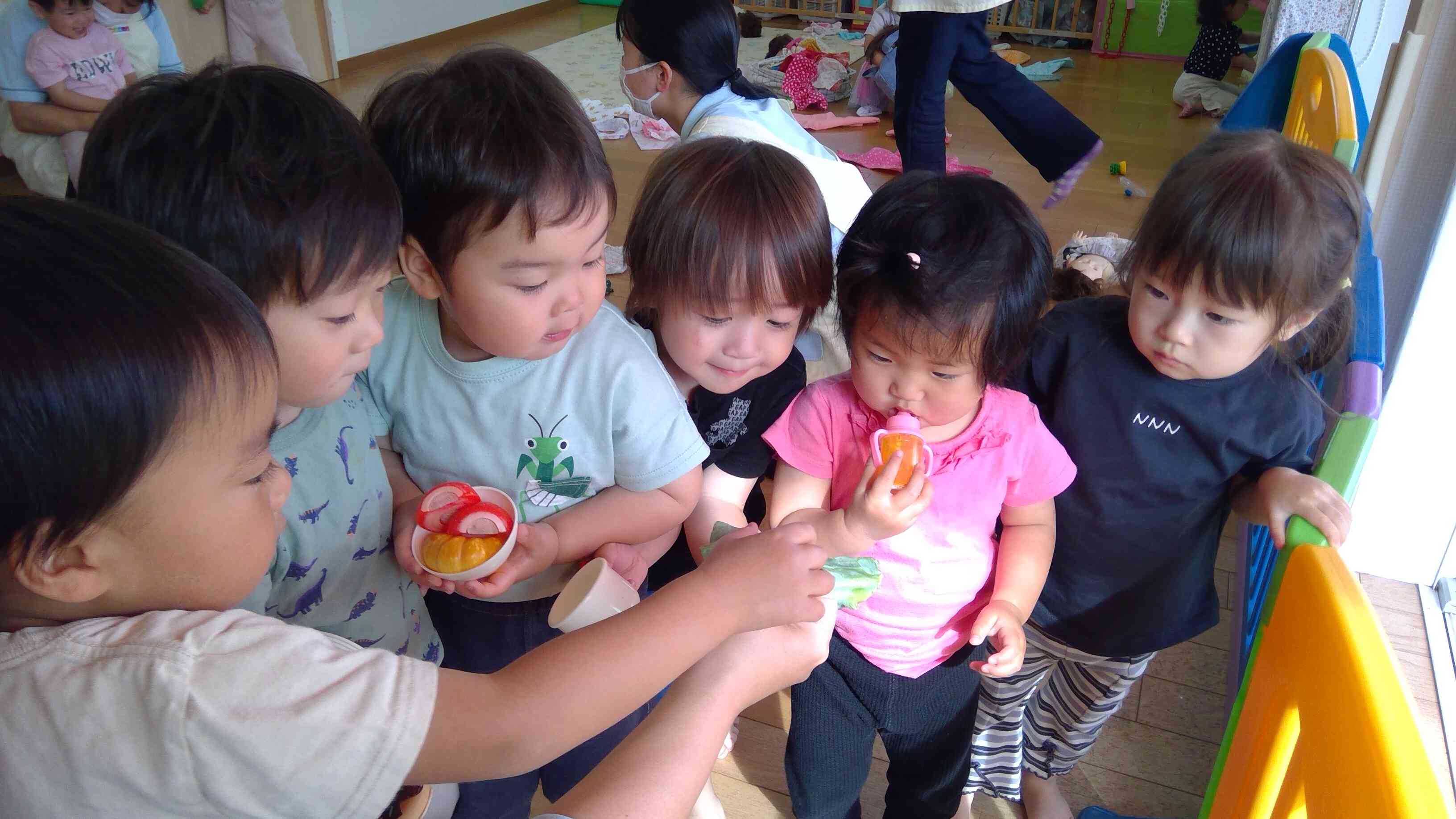 この中にちょうちょさんいるんだー。ちょうちょさん出てくるの楽しみだねー。