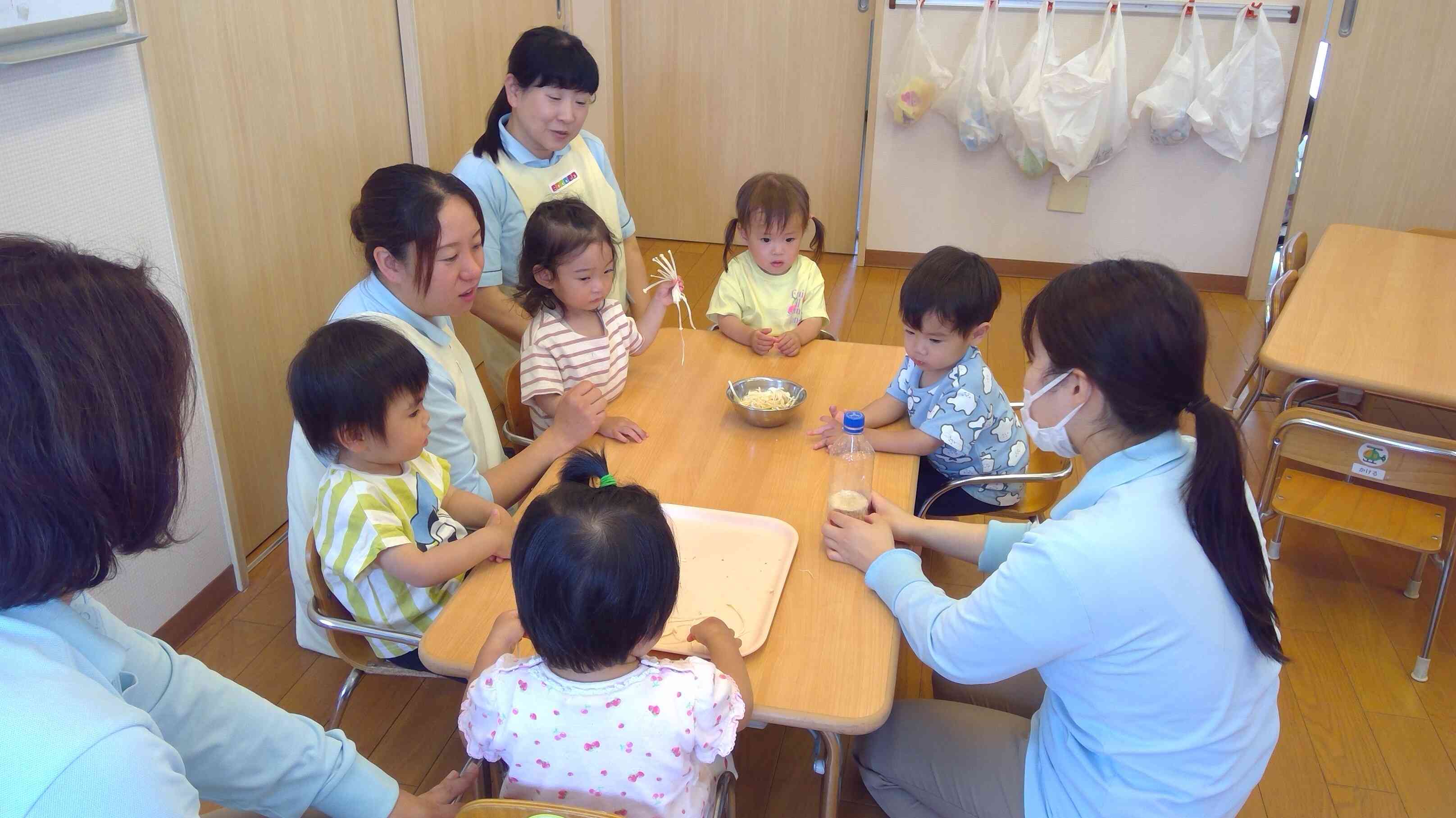 可愛いえのきの赤ちゃん出てくるといいね。