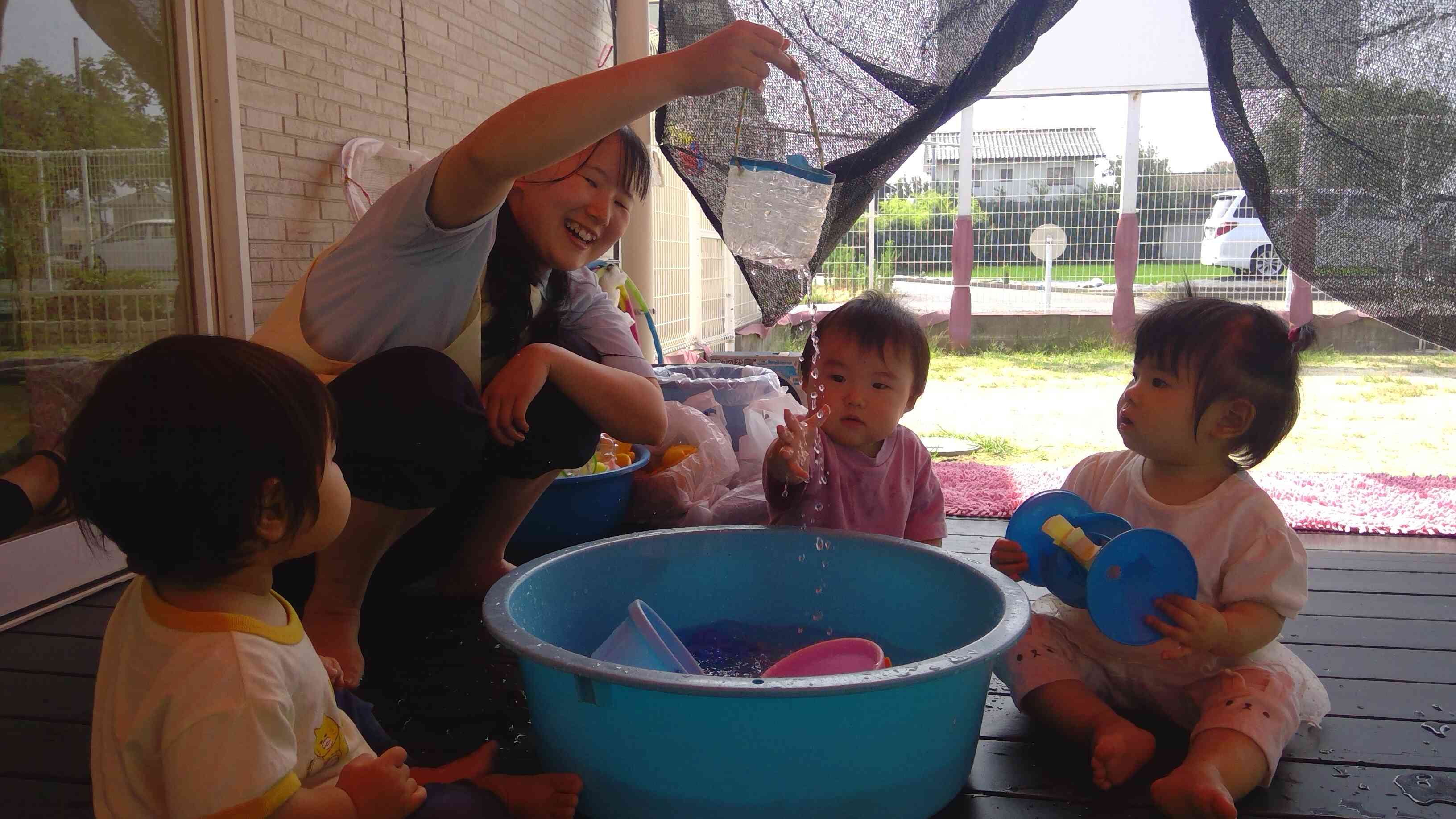 ひよこぐみさん（0歳児）のみずあそび