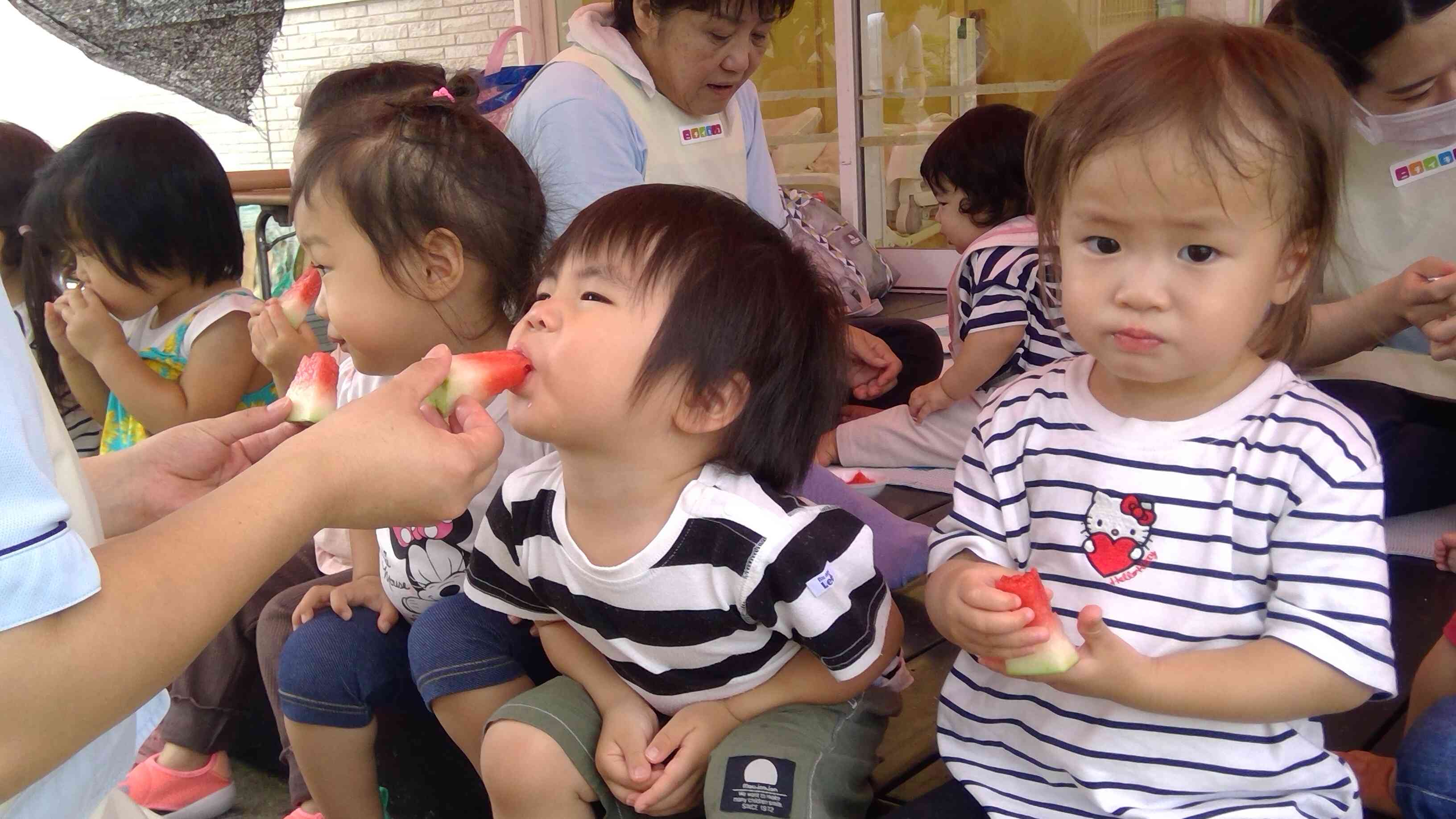 「あーん、パク」