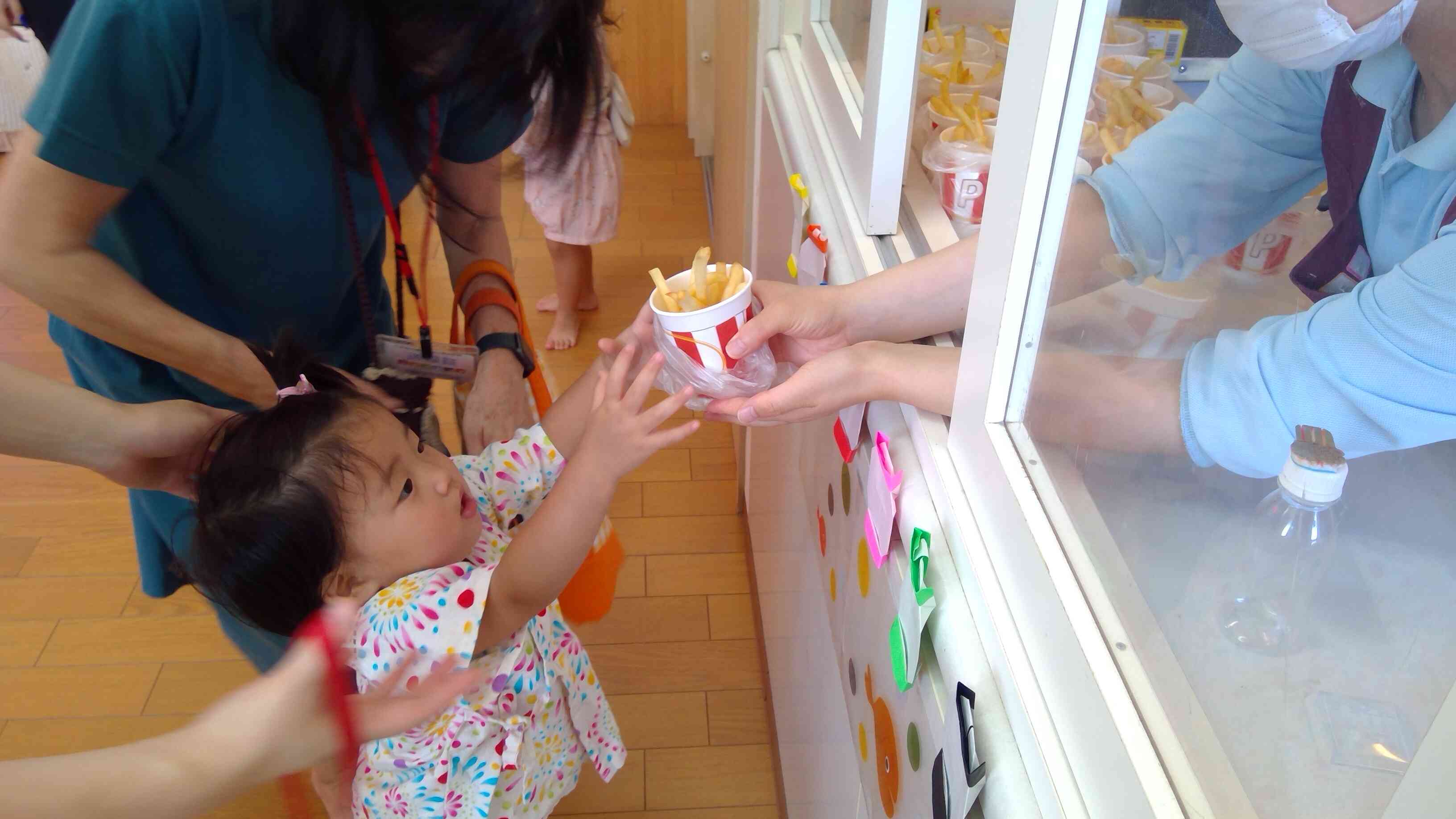やった～、ポテトもらったよ。