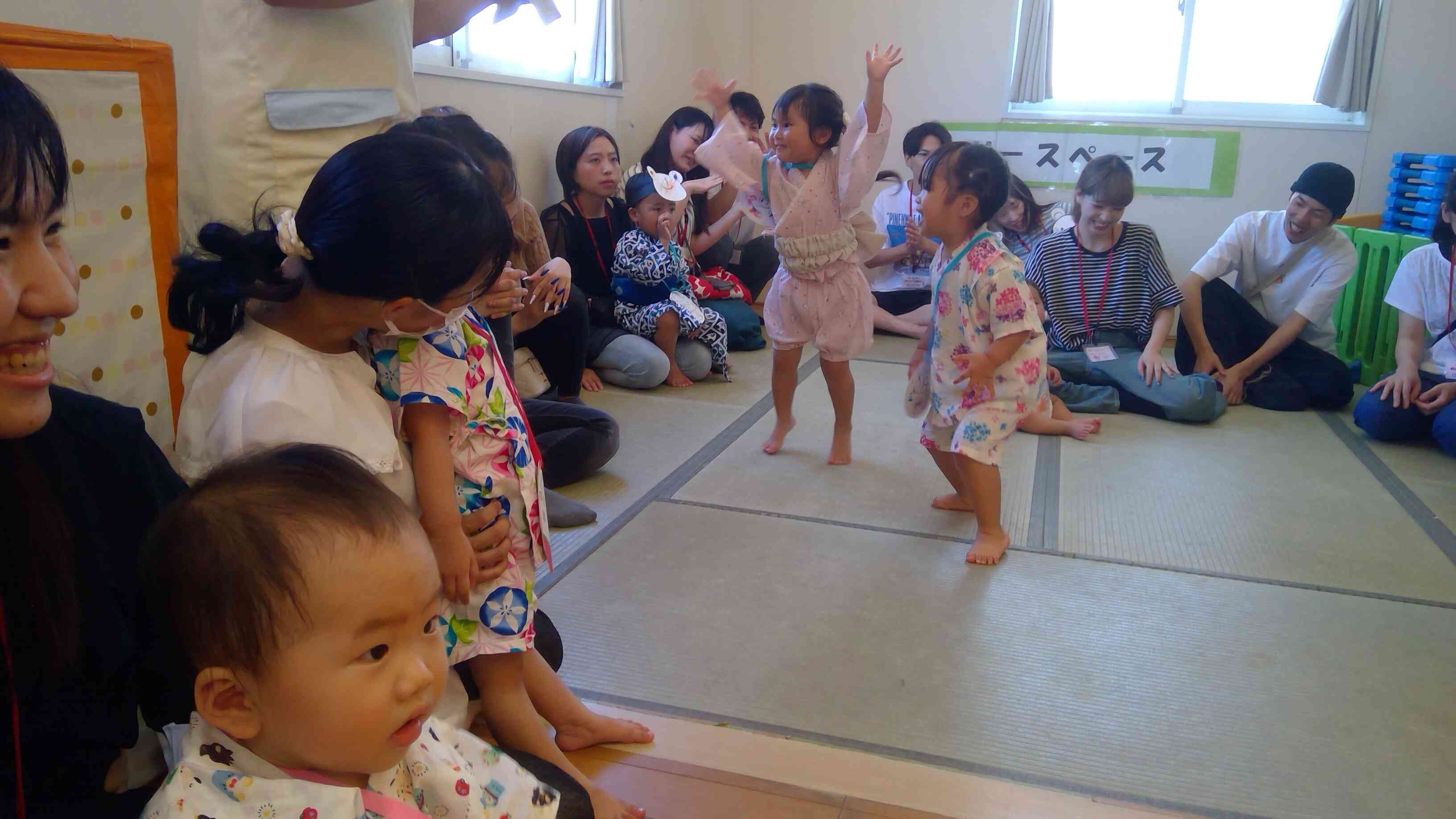 ニコニコノリノリで「バナナくんたいそう」