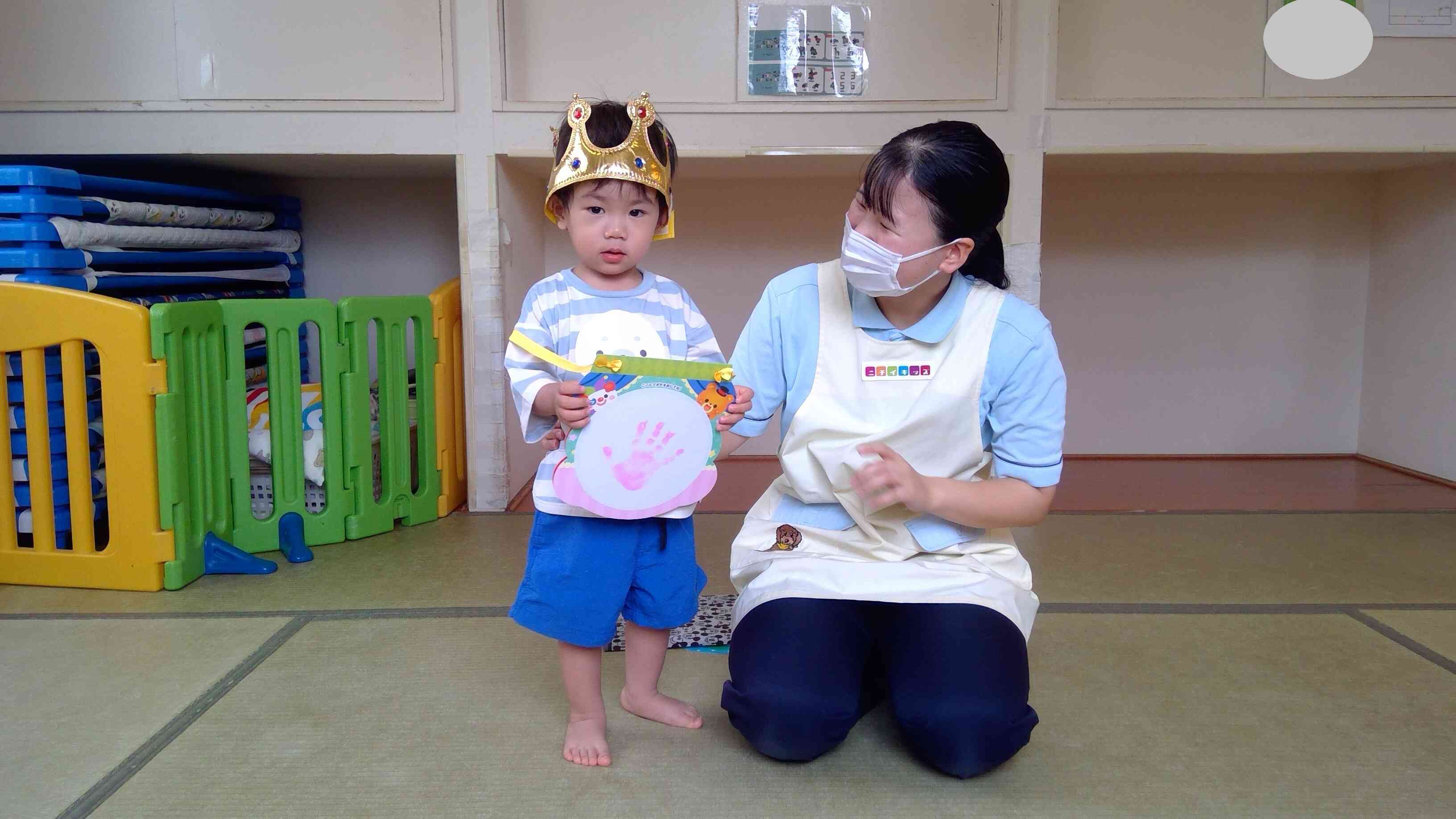 ちょっぴり緊張した様子のおともだち。