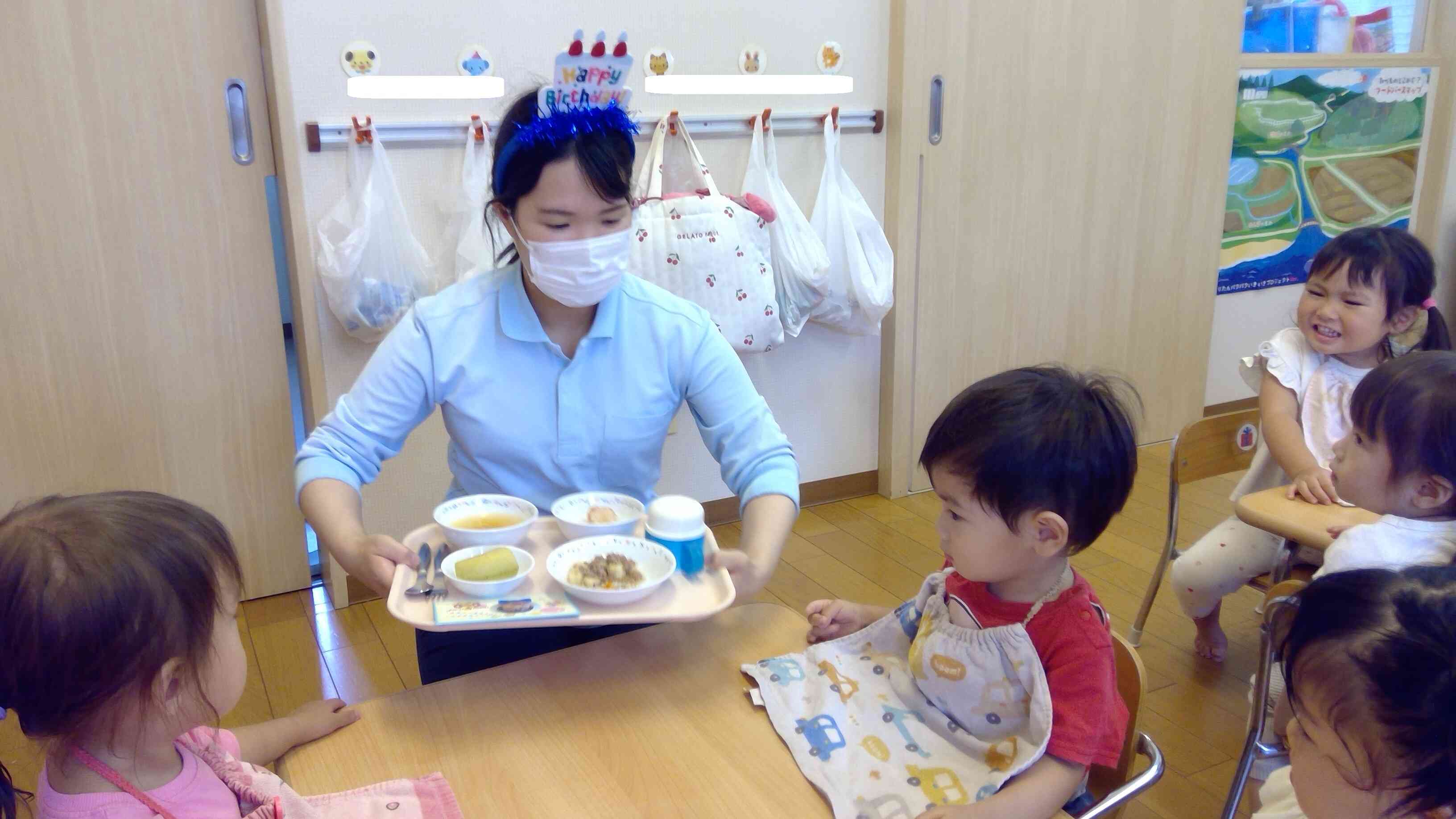 恒例の給食の先生からのバースデー給食。