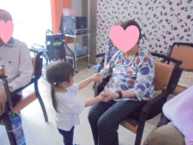 おじいちゃんおばあちゃん、みんなとお話しましたよ。