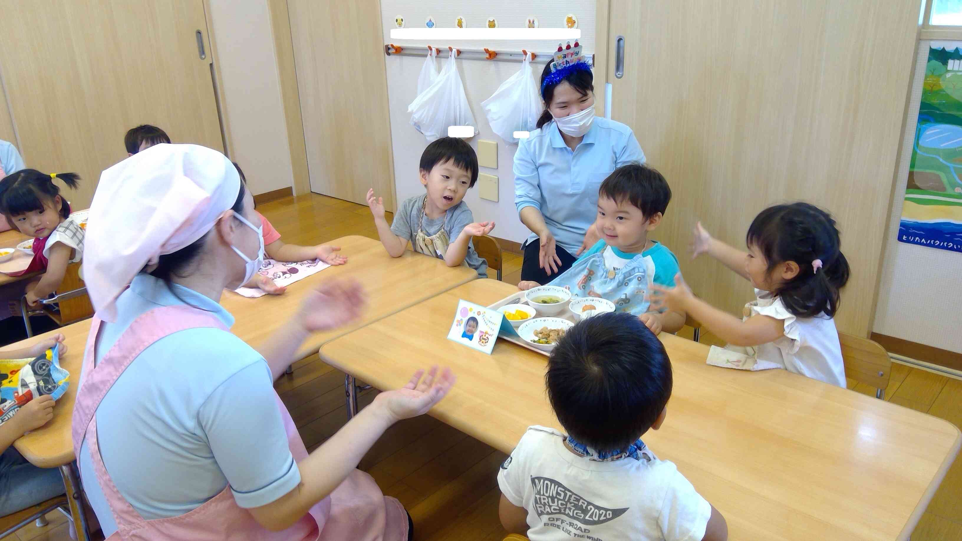 もう一回、「たんたんたんたんたんじょうびー」「おめでとー」とお祝いしてもらいましたよ。