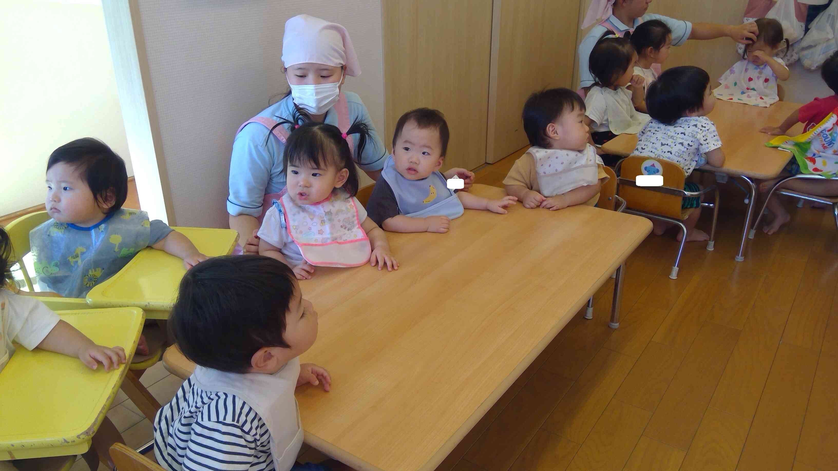 ひよこぐみのお友だちも興味津々。