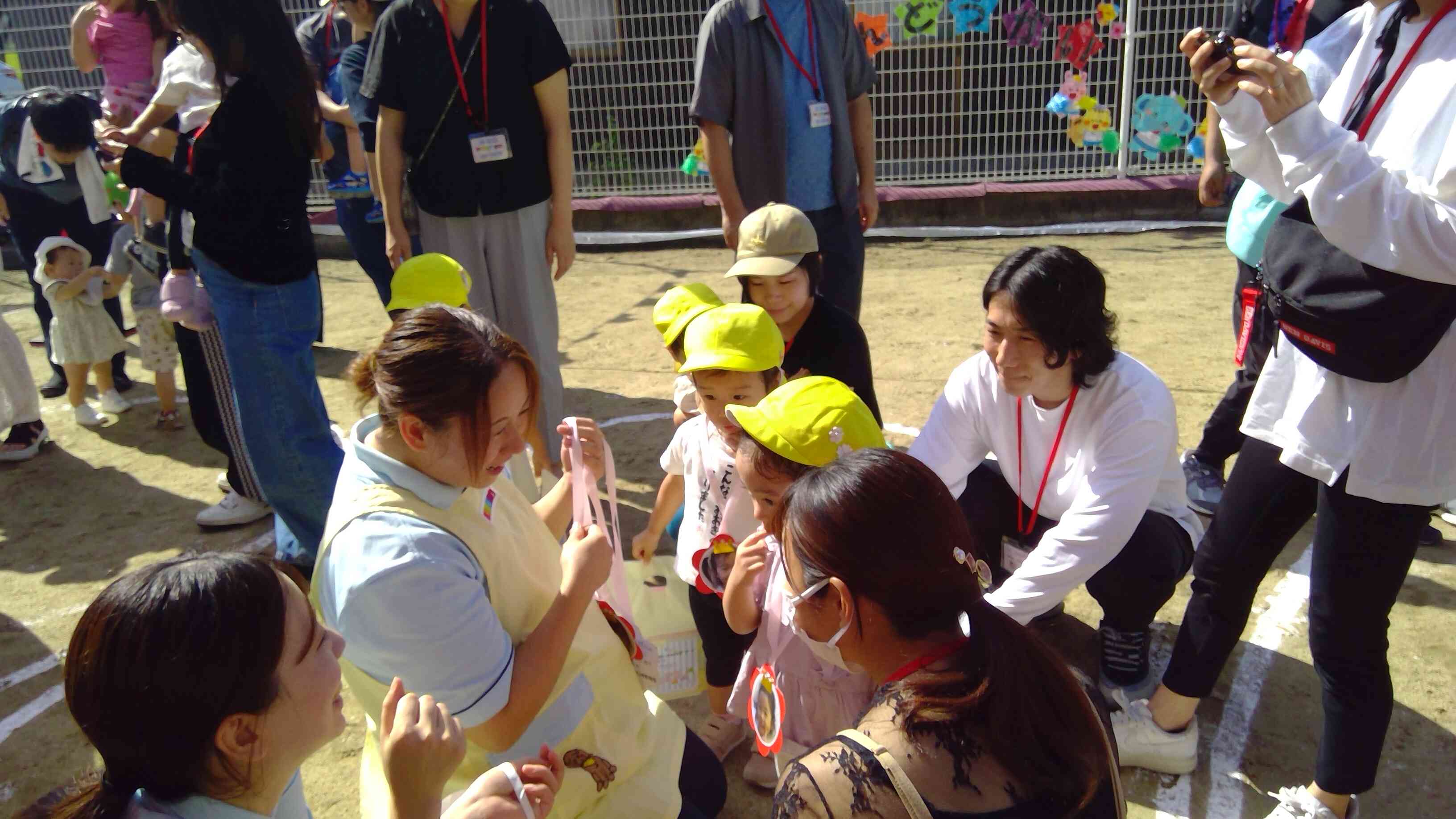 最後に、可愛いお写真入りのメダルをもらってニコニコの子ども達。
