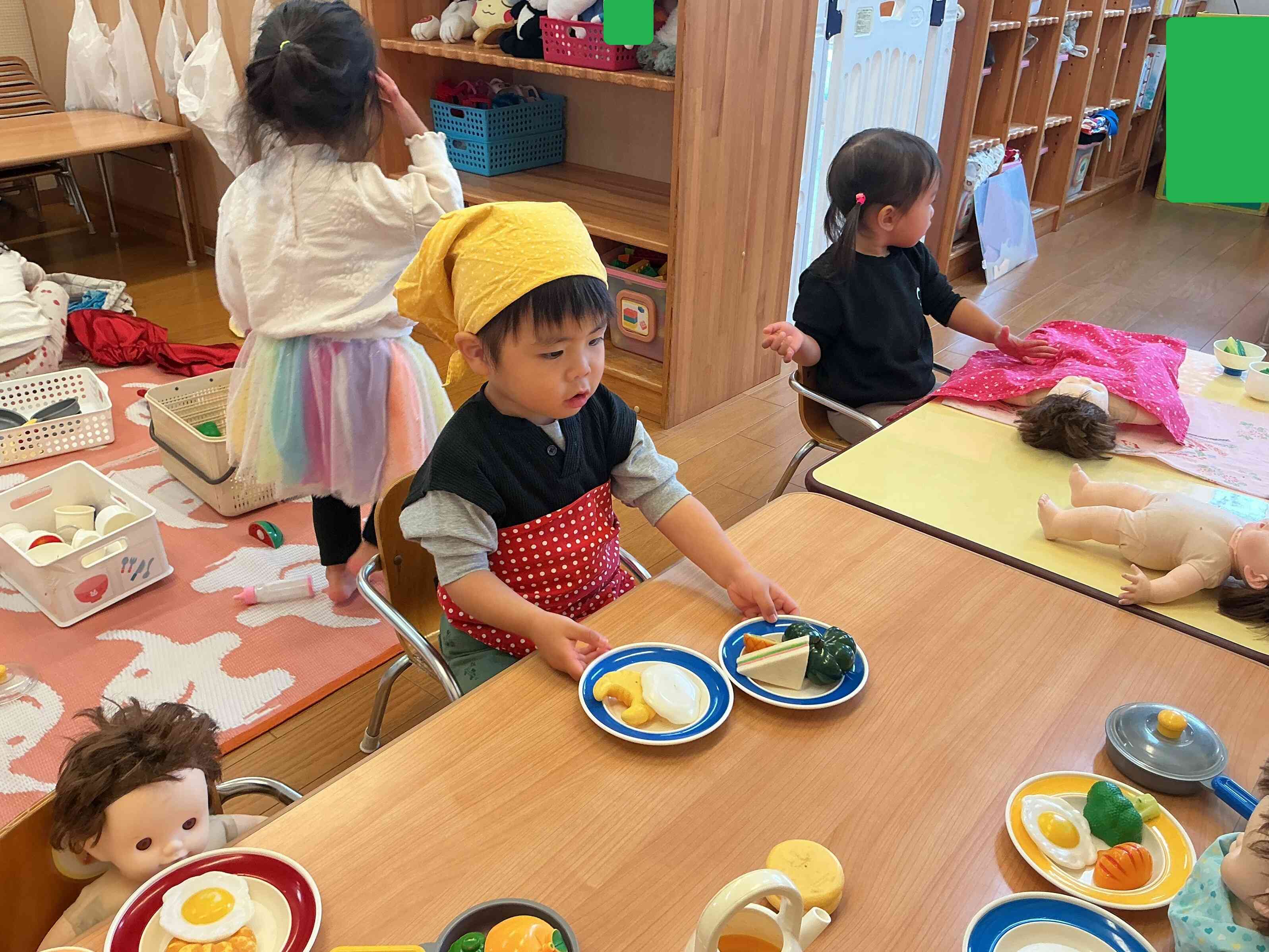 「ぽぽちゃん、一緒にごはんたべようね~」