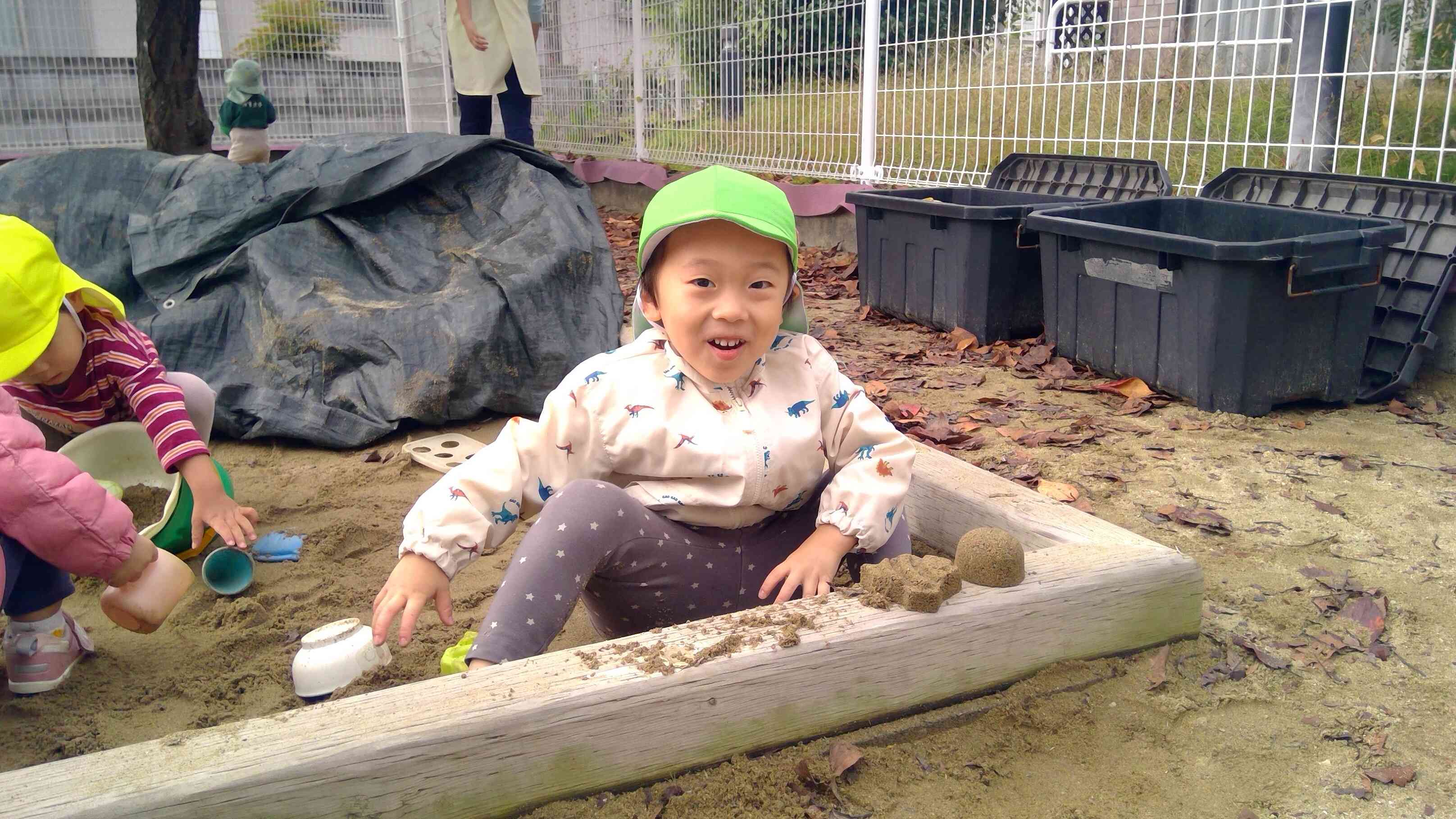 秋の園庭あそび