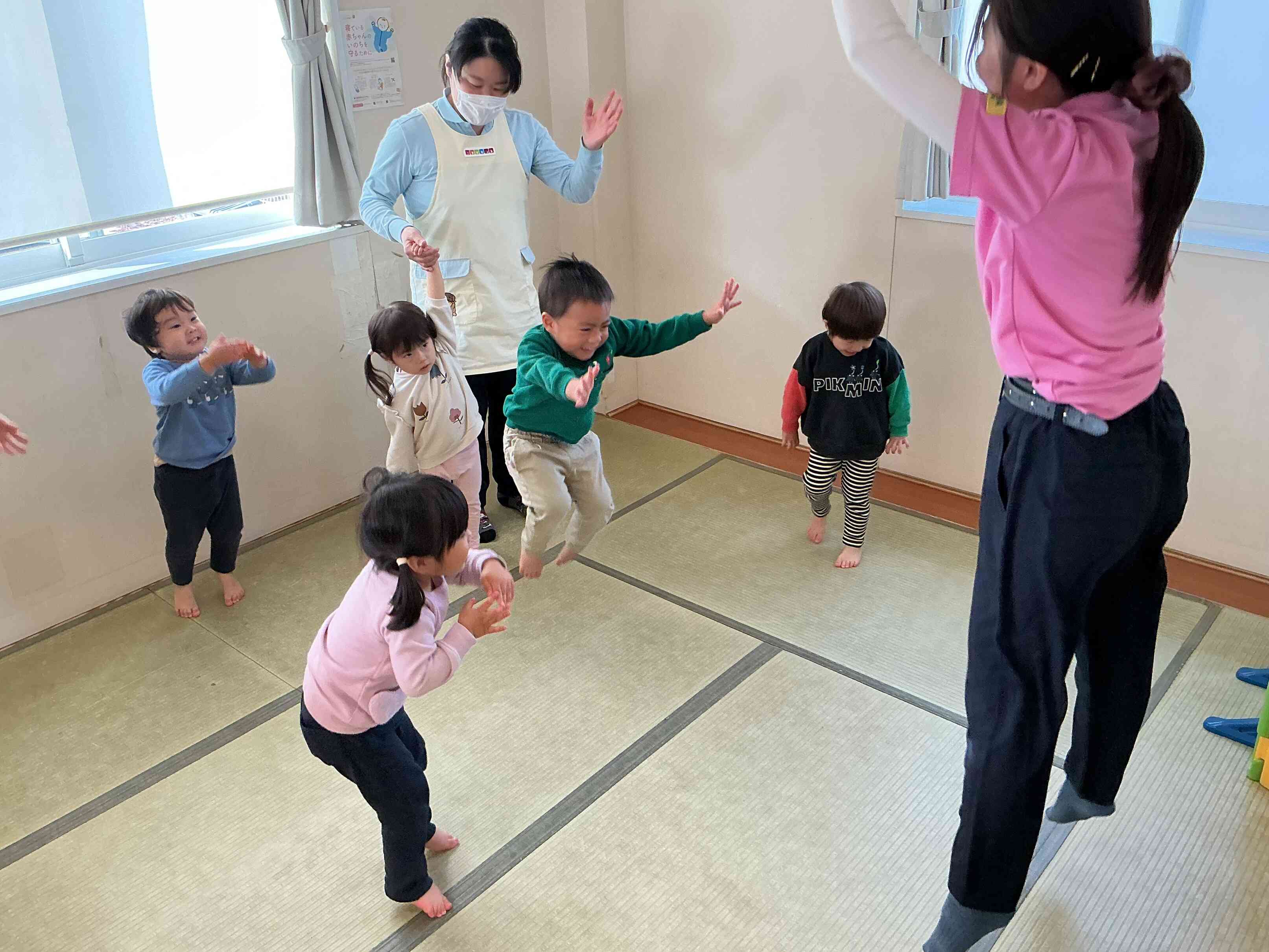 元気よくジャーンプ。