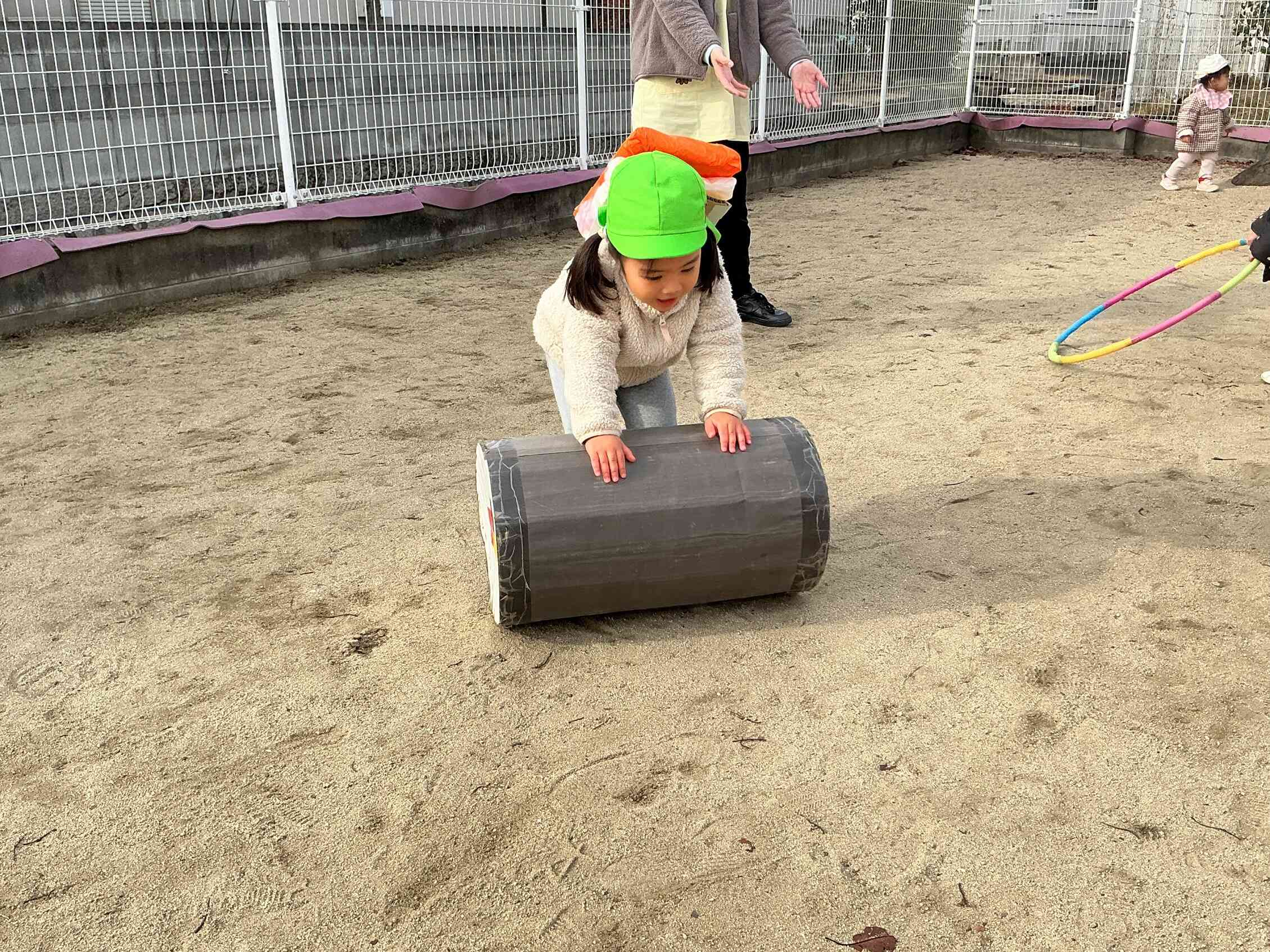 巻きずしをコロコロ~。