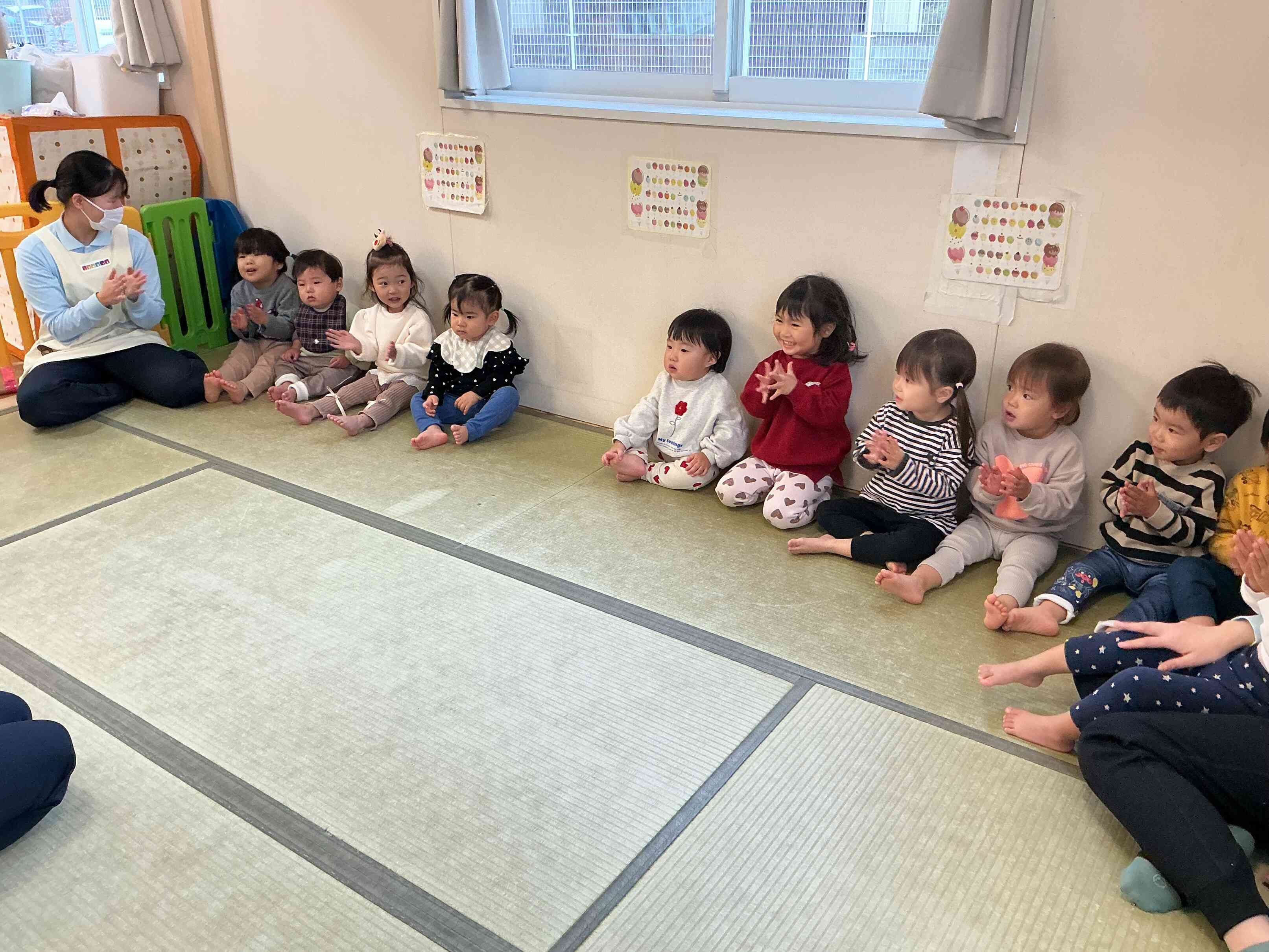 「おめでと~」と言いながらみんなでパチパチ。