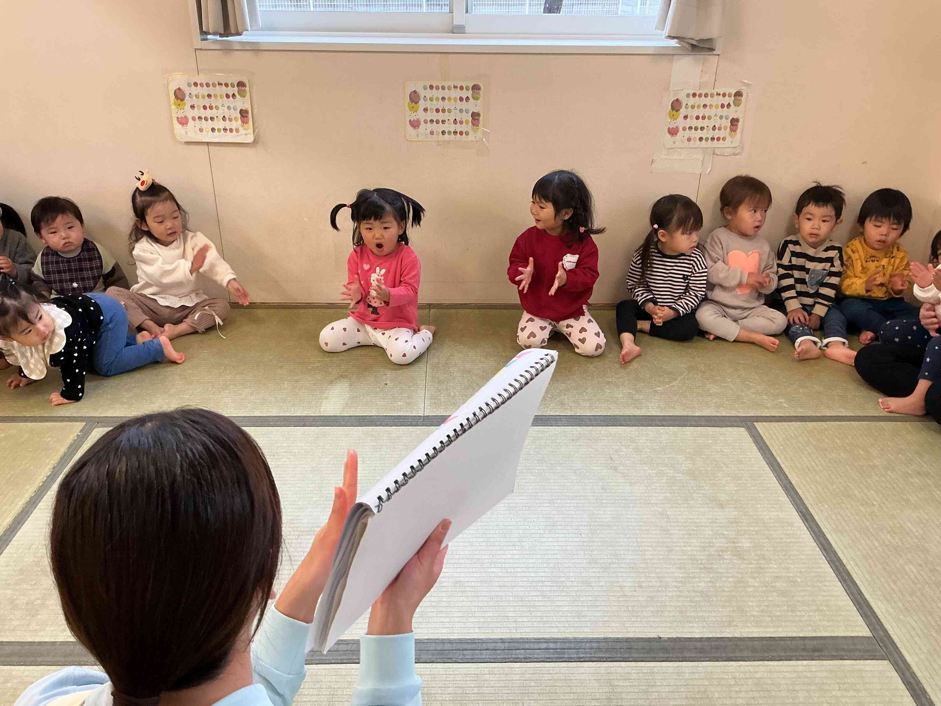 スケッチブックシアターの最後に大きなバースデーケーキが出てきて、みんな大喜びでした。