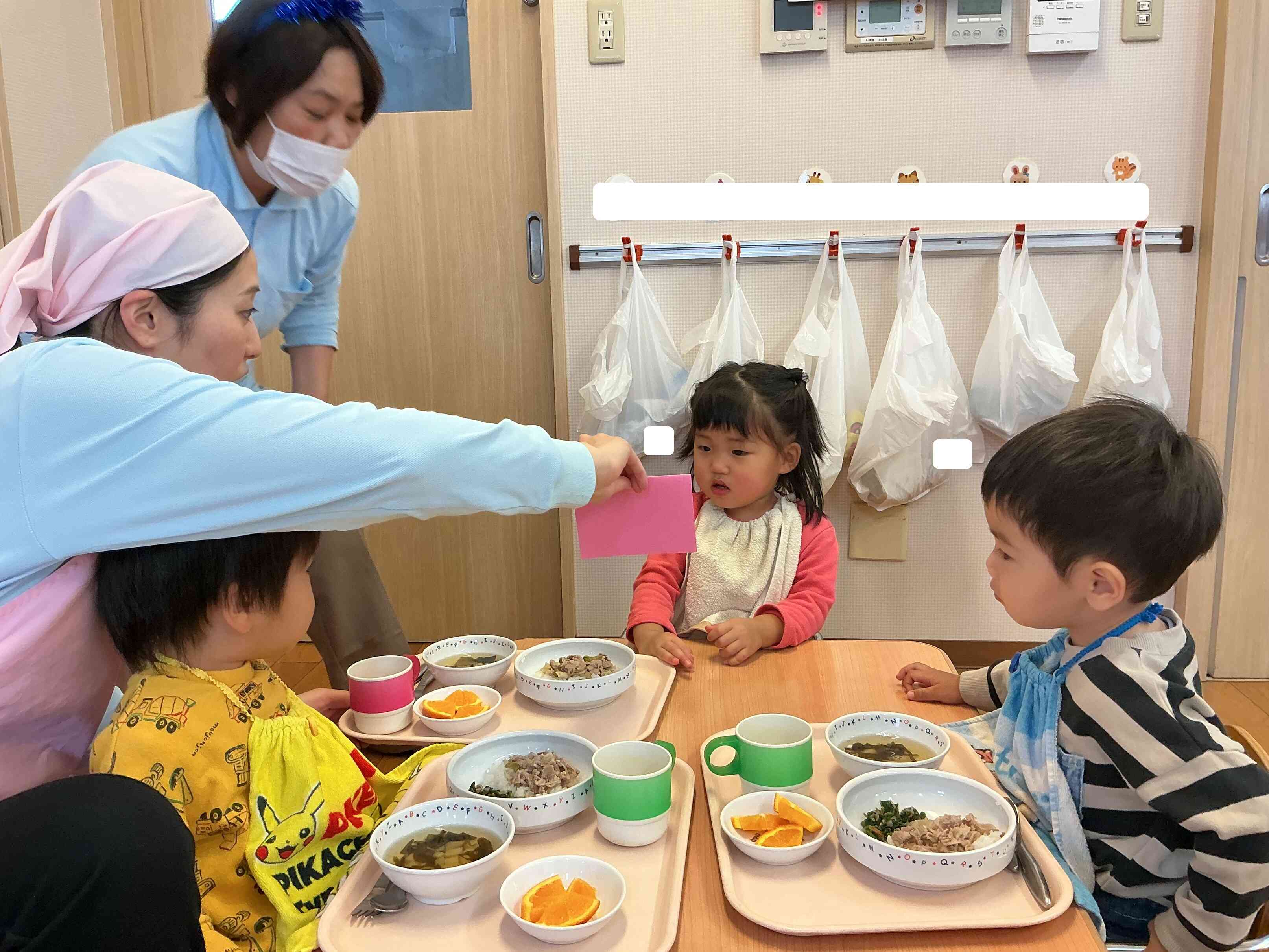 バースデープレートの上には可愛いお写真のカードがのってたね。