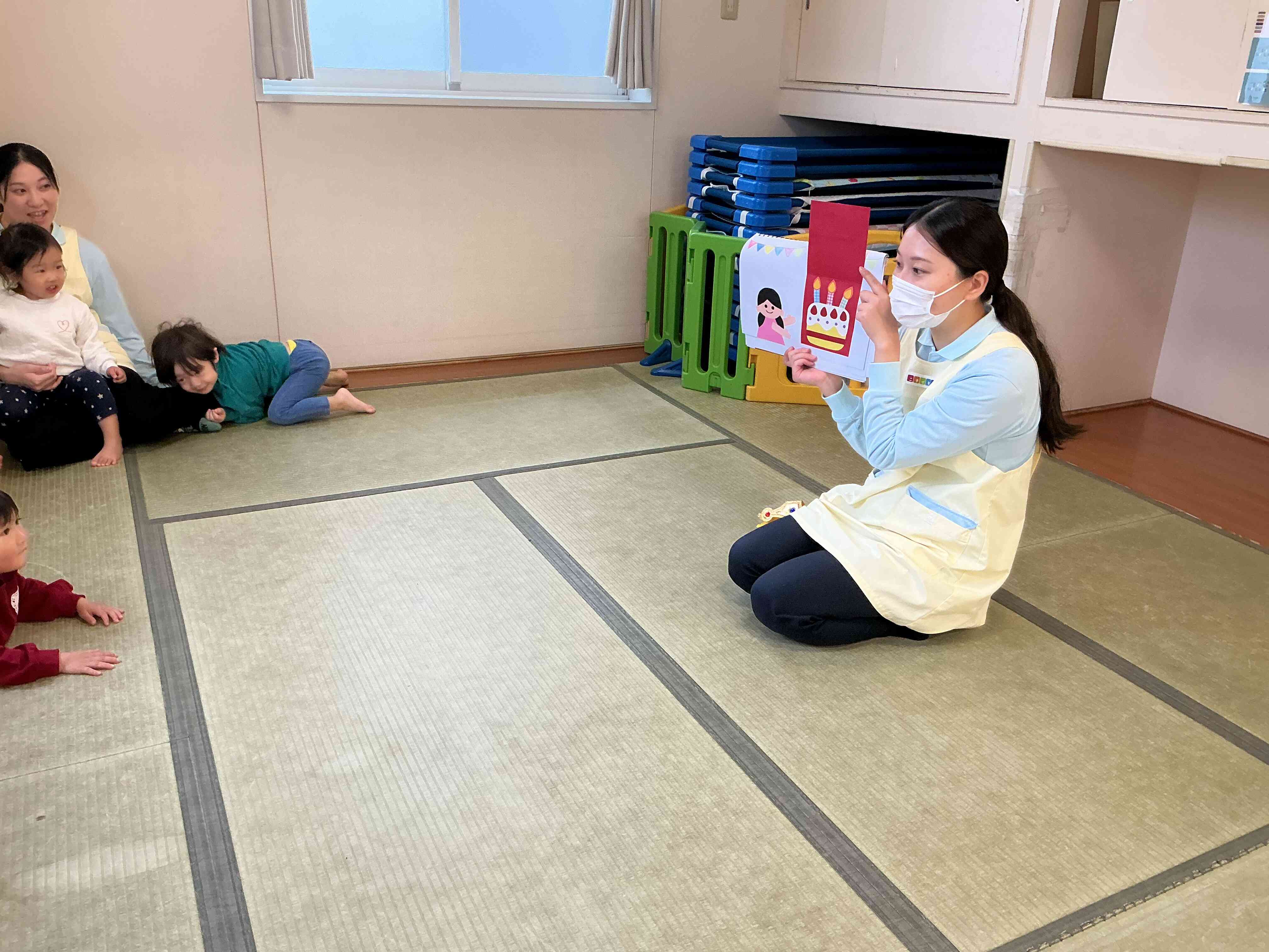 保育者からのプレゼントは、ハッピーバースデースケッチブックシアターでした。