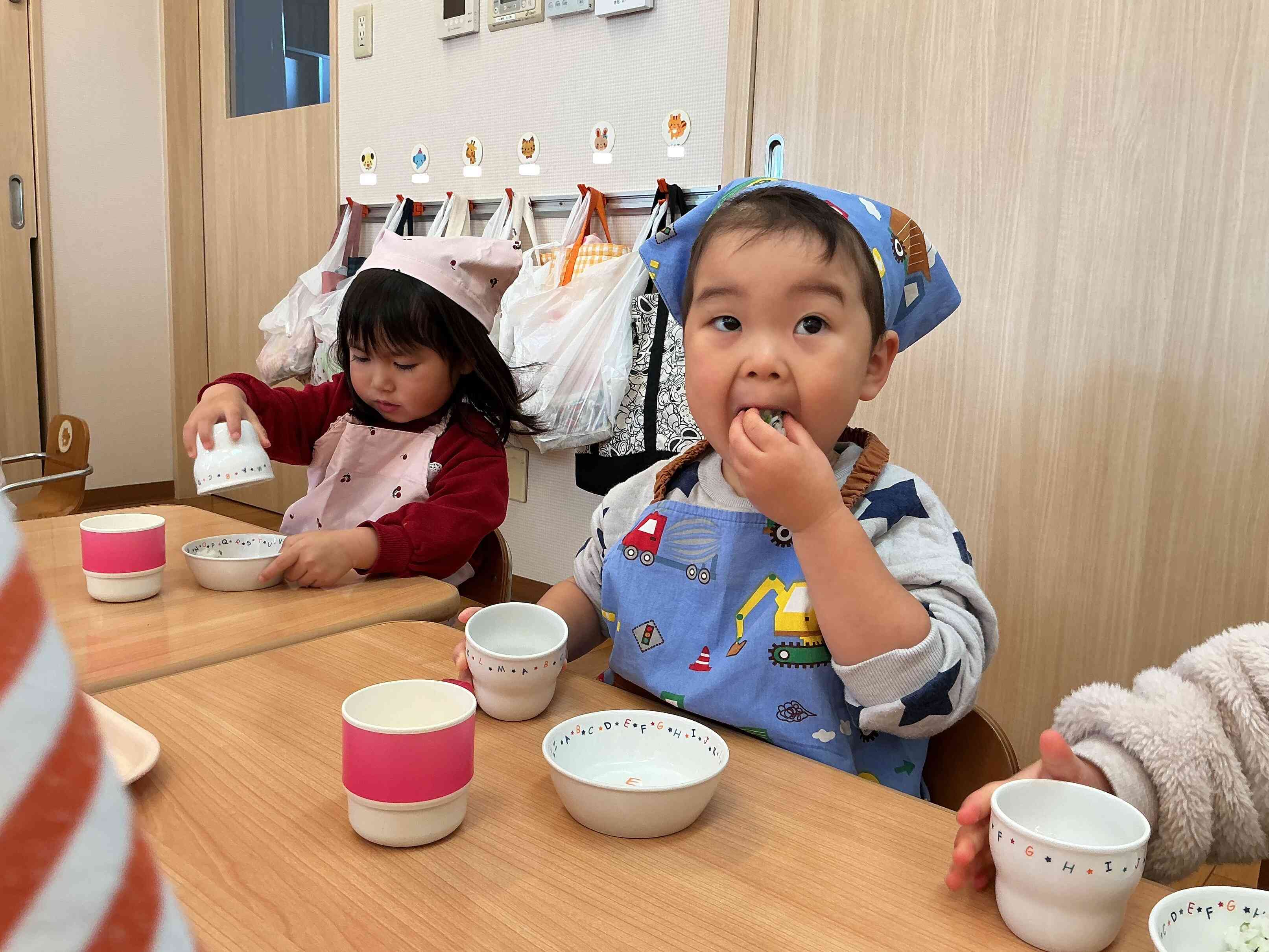 七草おにぎりをパクリ