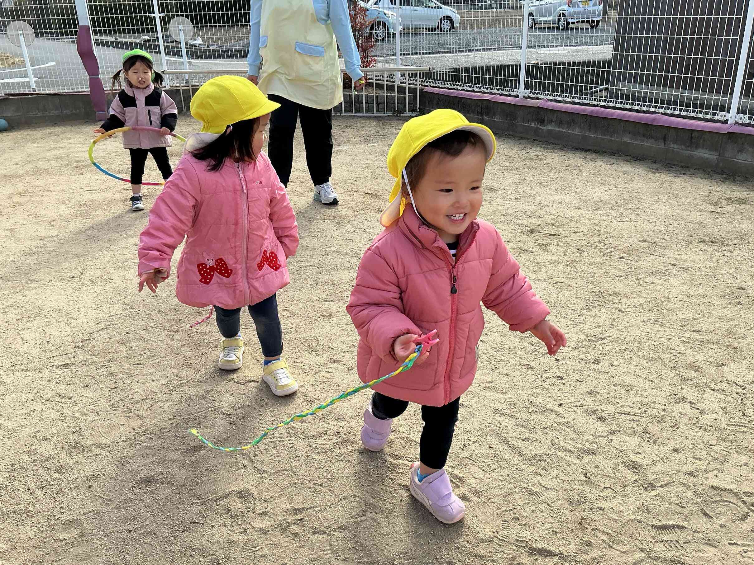 冬の園庭はニコニコがいっぱい