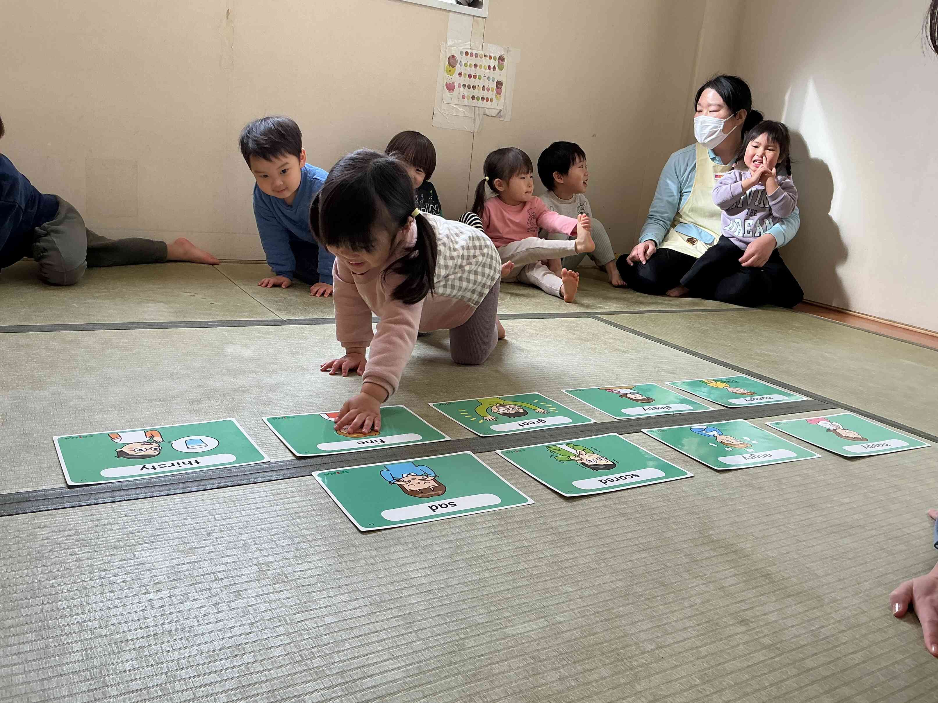 今の気分は？ニコニコでカードを選びますよ。