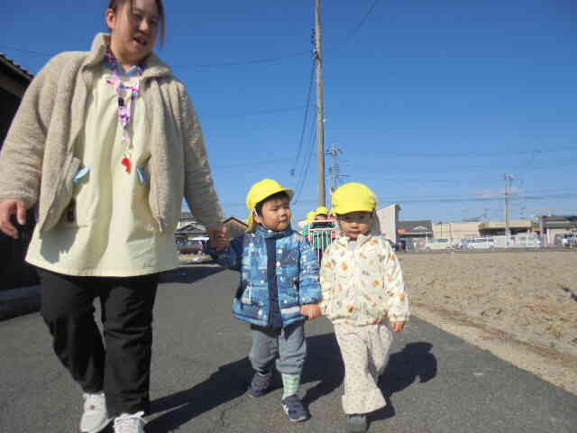 お友だちと上手に手をつなげたね～。