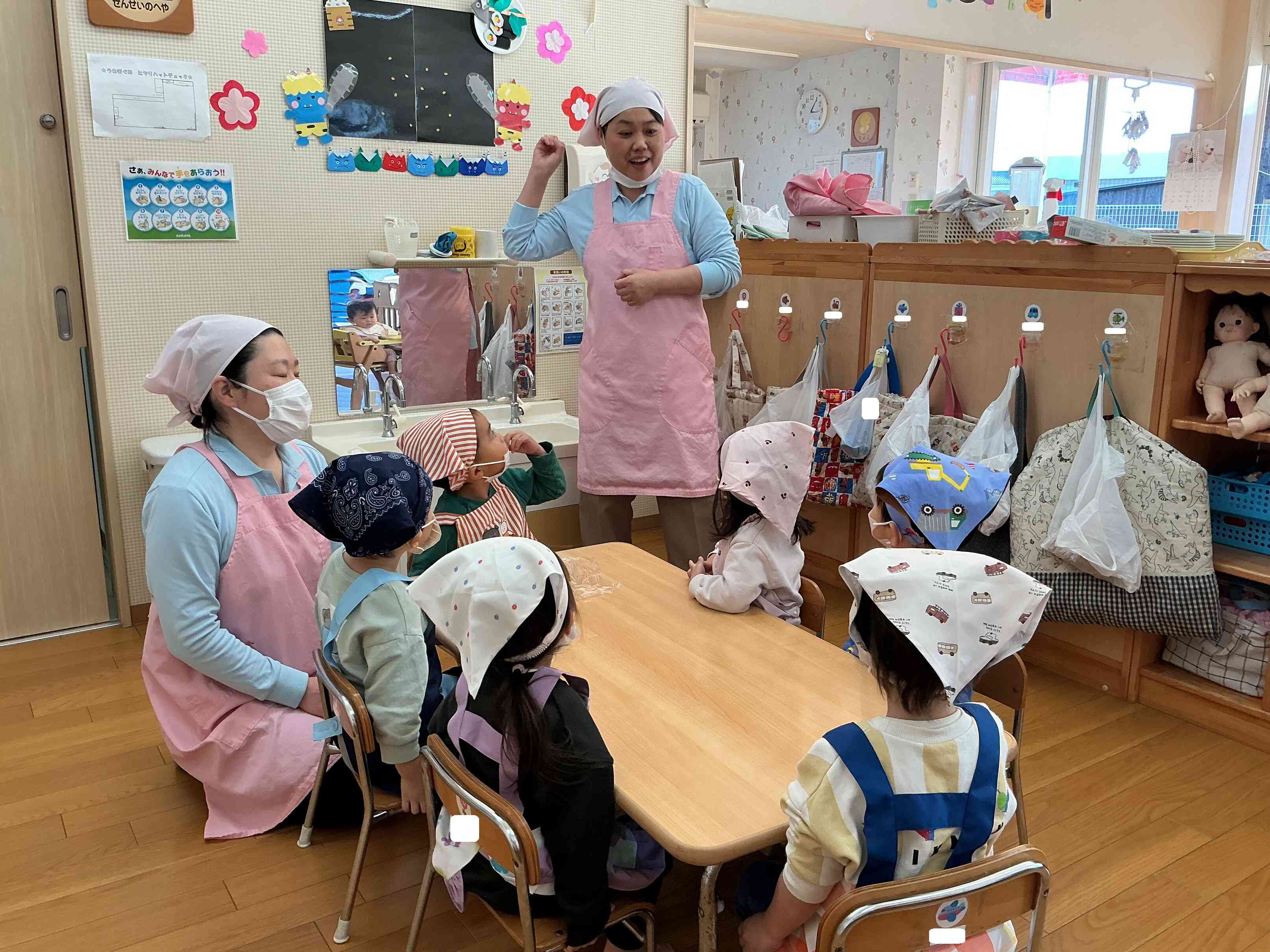 「今日は節分だよ～。豆まき楽しかったね～」と節分のお話をしてくれました。