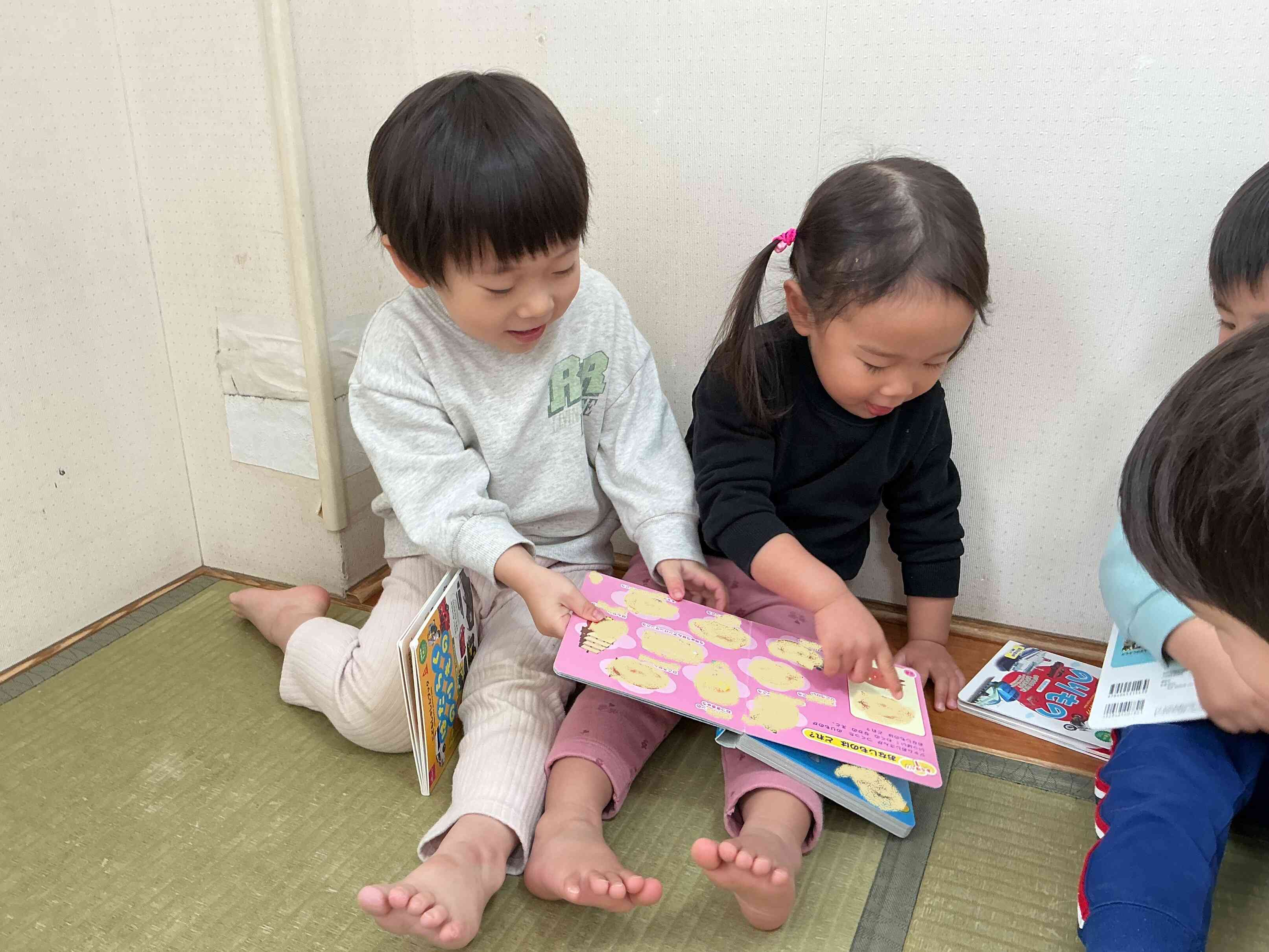 クラスが違っても仲良し。