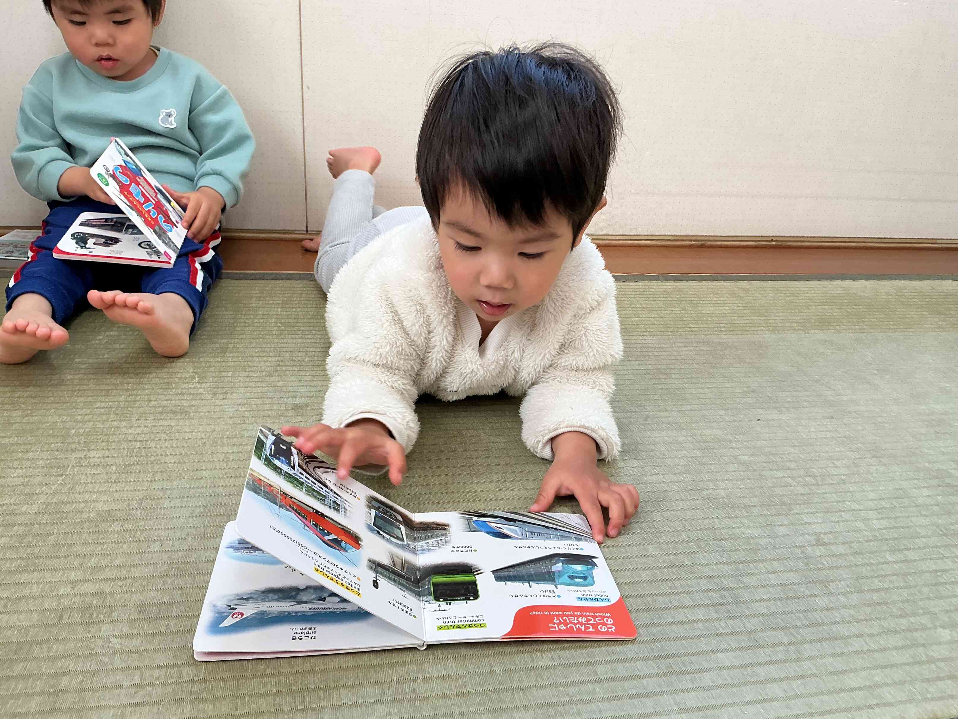 乗り物の絵本だ～いすき。