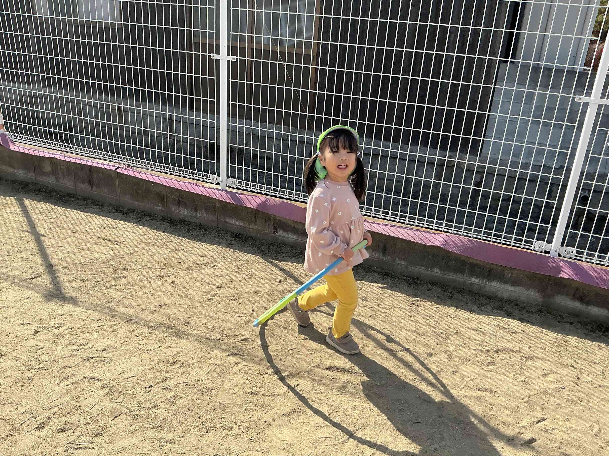 ニコニコ電車が走りますよ～。