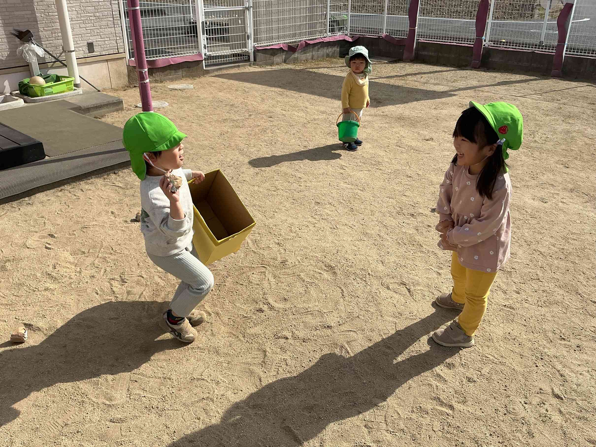 ニコニコで豆まきごっこ。