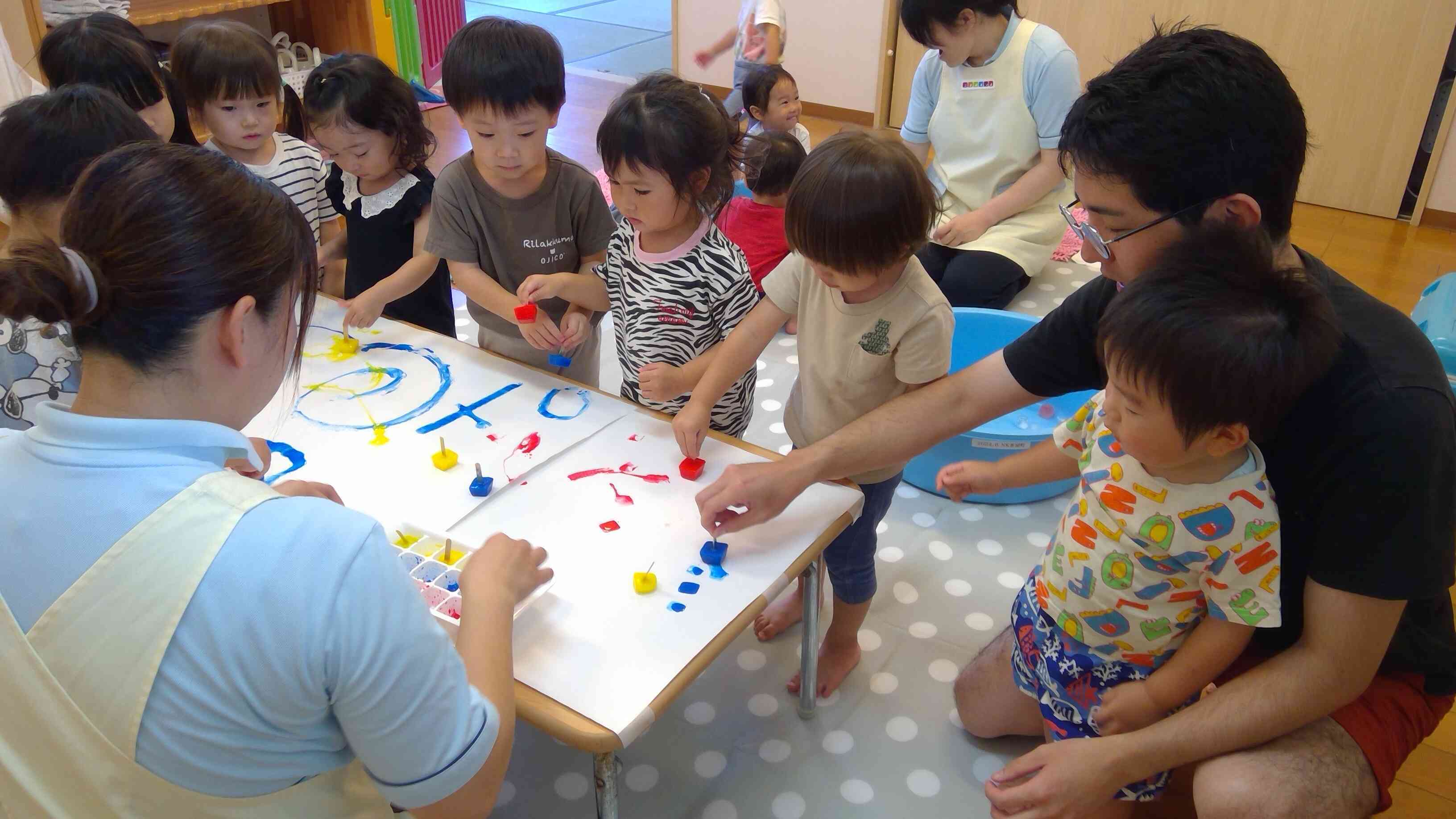 パパと一緒に「氷あそび体験」に遊びにきてくれました。