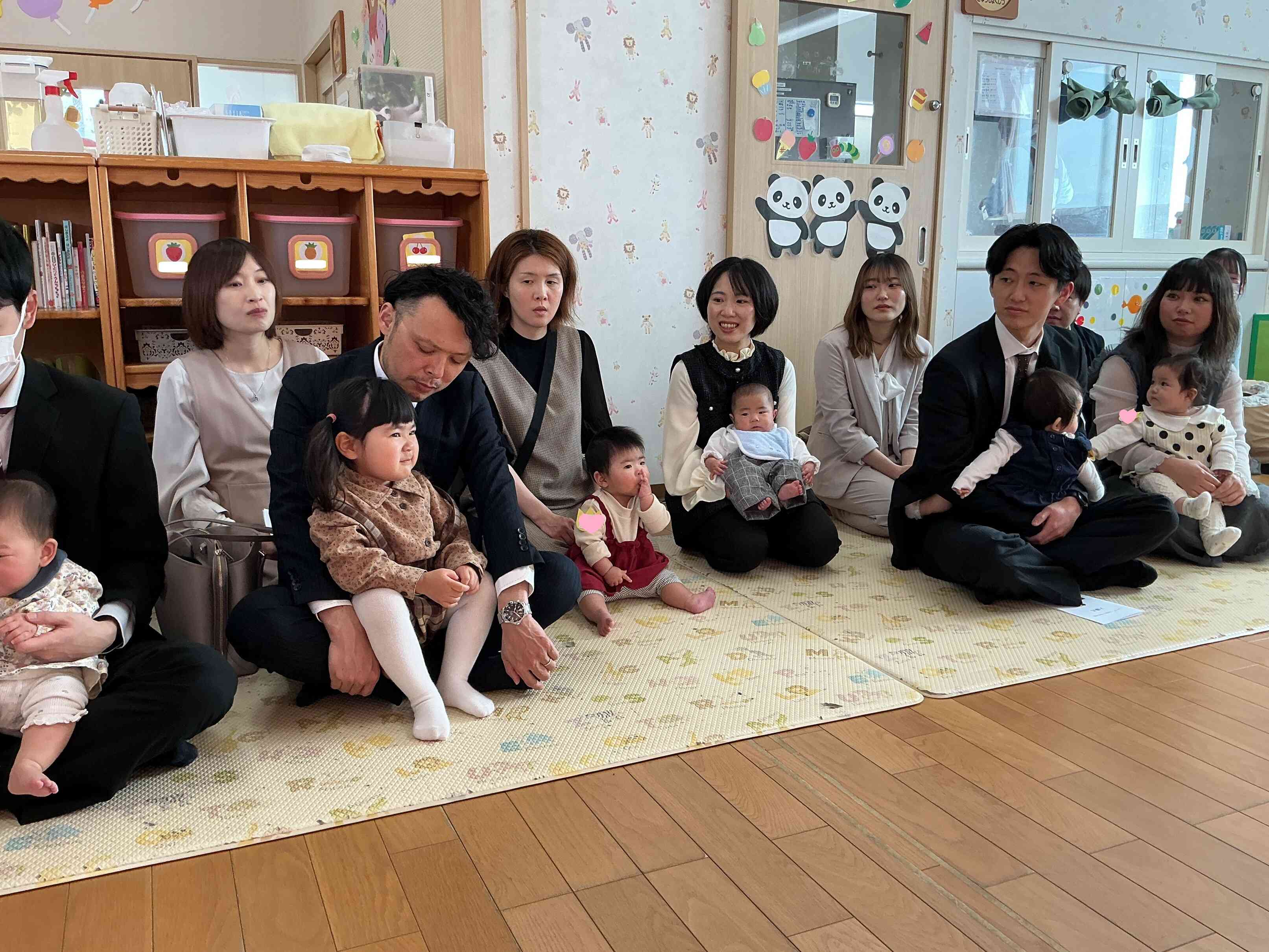 新しく仲間入りしたおともだち。お名前を呼ばれて、ちょっぴり緊張しちゃったね。